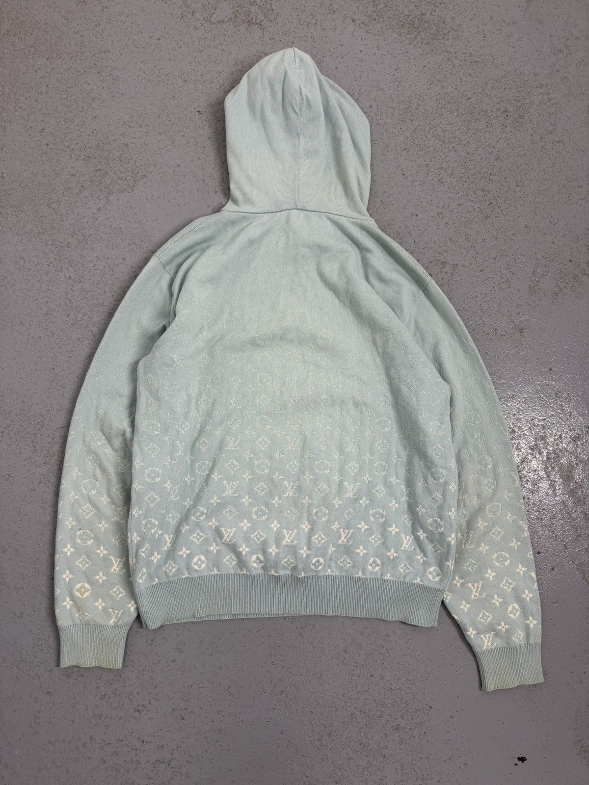 Louis Vuitton Louis Vuitton Gradient Monogram Baby Blue Hoodie Size US L / EU 52-54 / 3 - 21 Thumbnail