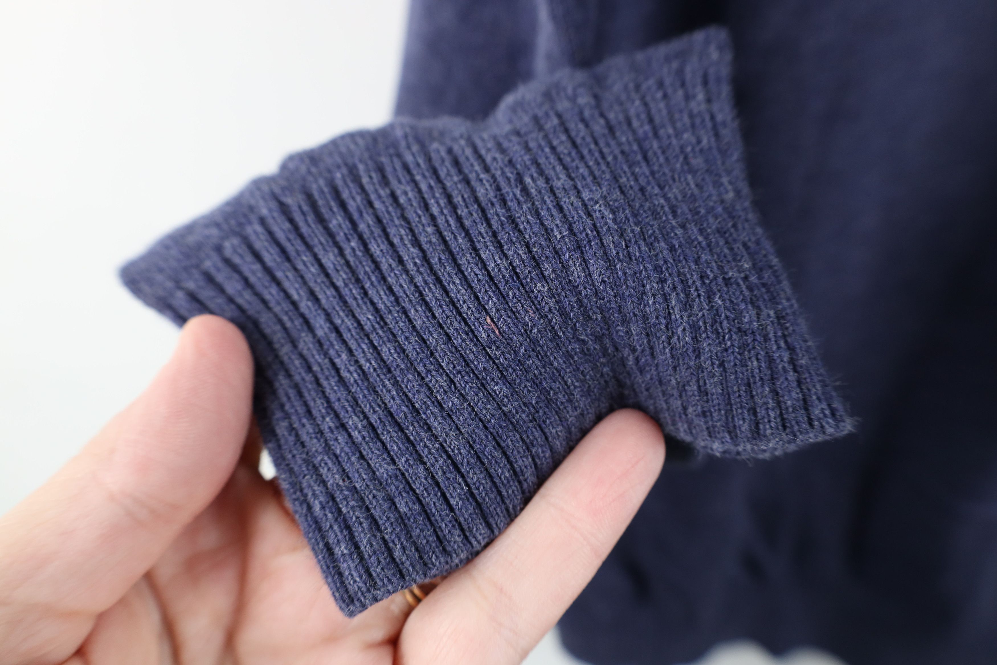 Jos. A. Bank Jos A Bank Traveler Pima Cotton Knit V-Neck Sweater Blue Size US XL / EU 56 / 4 - 4 Thumbnail