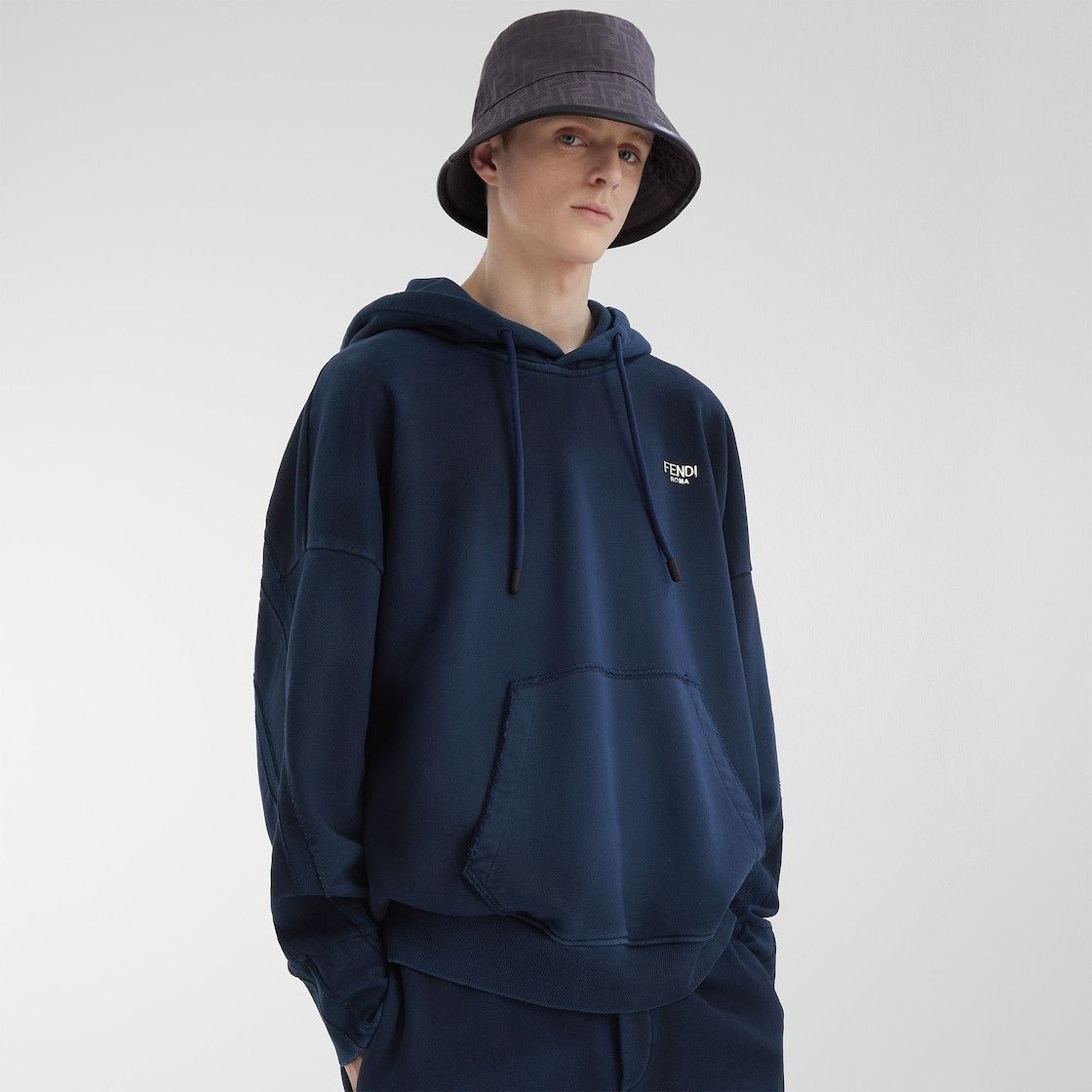 Fendi o1s1wg111225 Sweatshirt in Blue Size US S / EU 44-46 / 1 - 4 Thumbnail