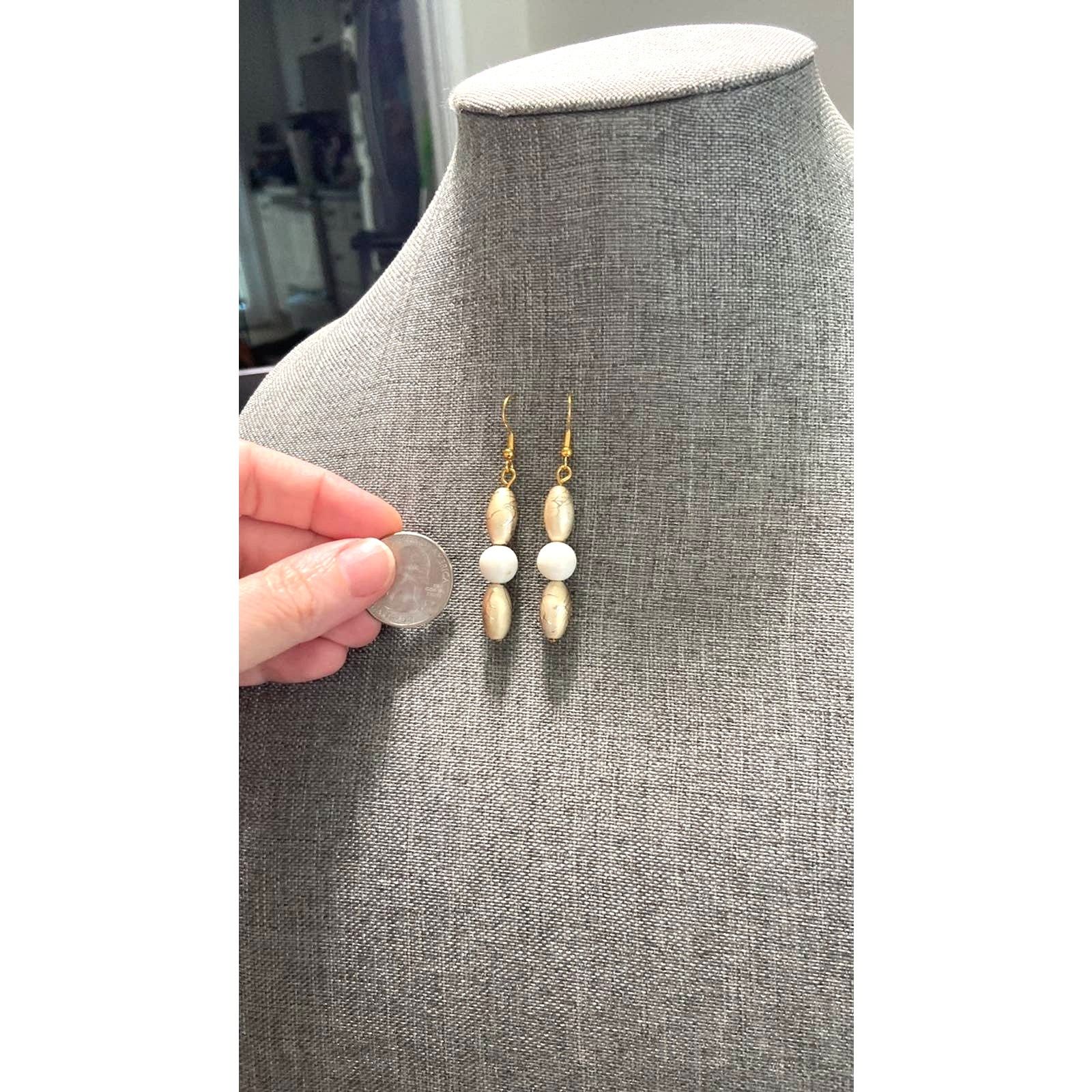 Handmade gold and white bead earrings Size ONE SIZE - 2 Thumbnail