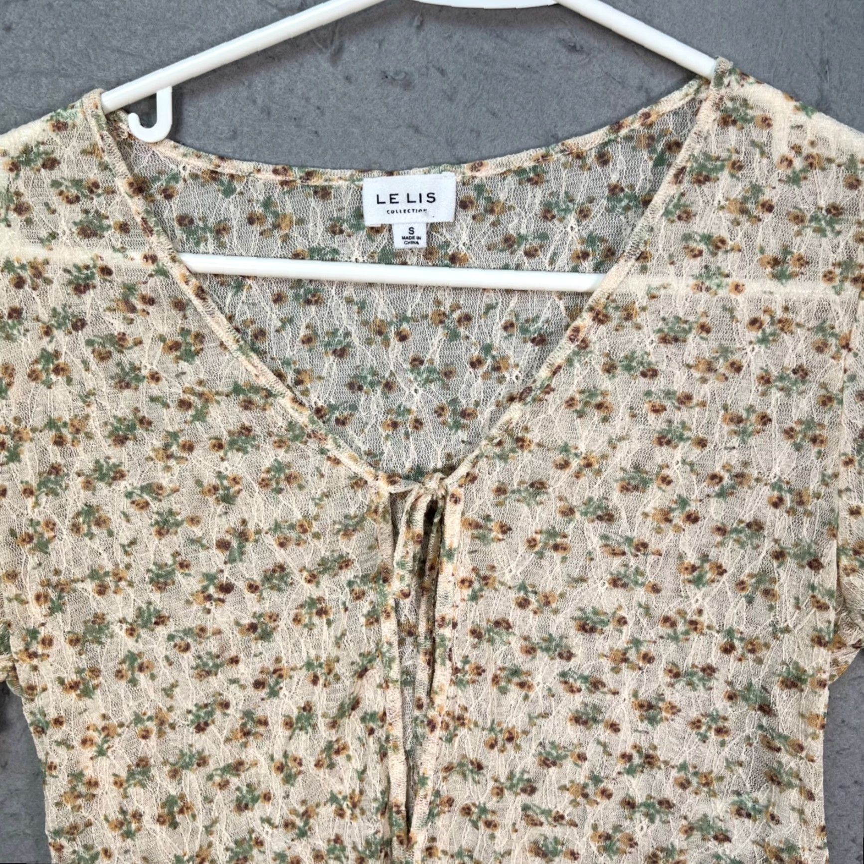 Vintage Le Lis Womens Size Small Floral Lace Tie-Front Crop Top V-Neck Lightweight Shirt Blouse Womens XS? Size S / US 4 / IT 40 - 5 Thumbnail