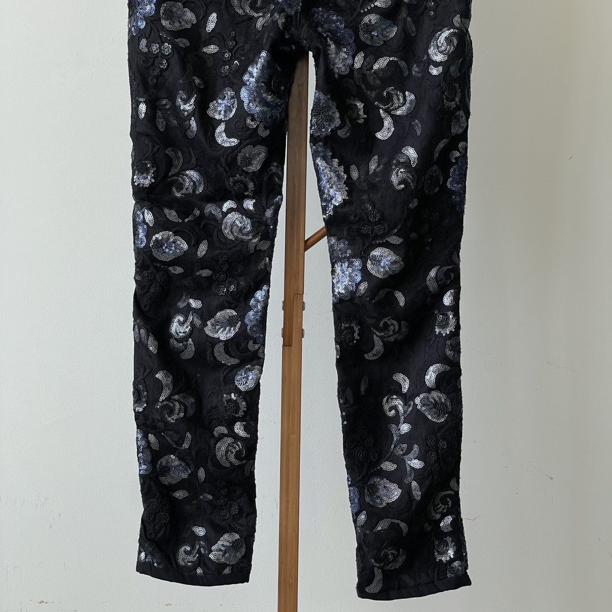 7 For All Mankind 7 For All Mankind Sequeined Floral Pants Size 30" / US 8 / IT 44 - 6 Thumbnail