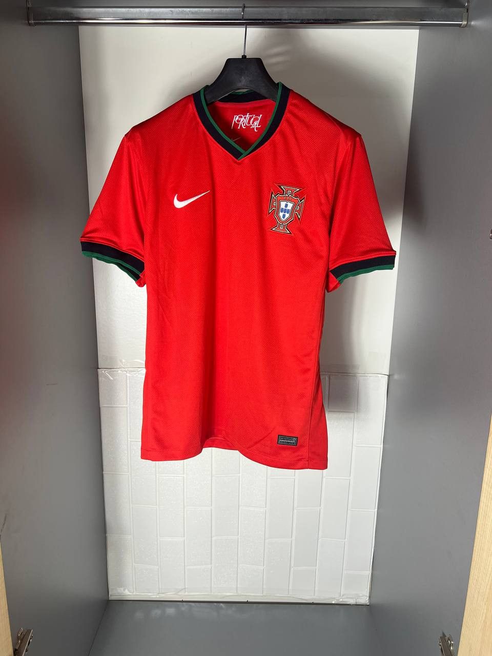 Vintage VERY RARE NIKE PORTUGAL SOCCER JERSEY RONALDO RETRO Y2K 90s Size US L / EU 52-54 / 3 - 1 Thumbnail