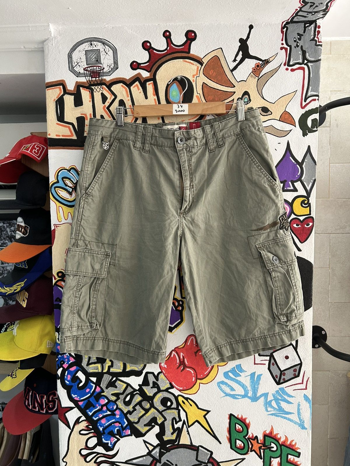 Quicksilver Quicksilver Khaki Shorts Size US 34 / EU 50 - 1 Thumbnail