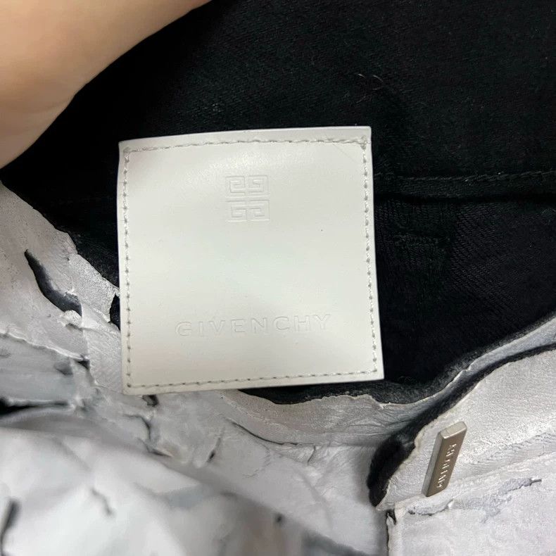 Givenchy Givenchy Size30 Cracked paint denim jeans 30 size / 95 new Size US 27 - 3 Thumbnail