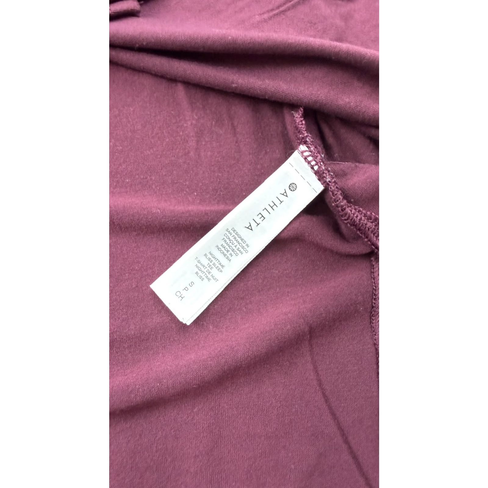Athleta Athleta Shirt Womens Small Burgundy V-Neck Short Sleeve Side Slit Lightweight Size S / US 4 / IT 40 - 5 Thumbnail