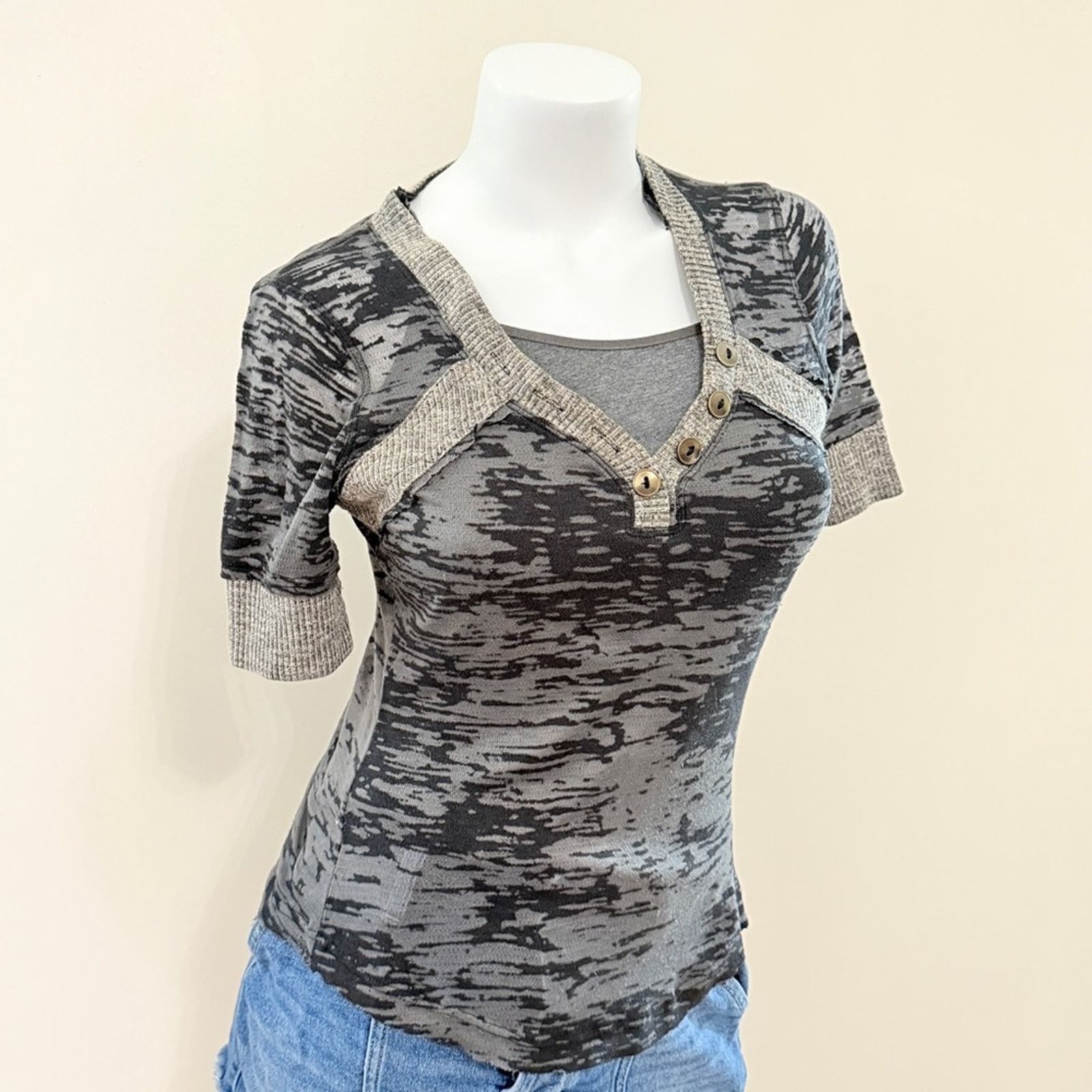 Almost Famous Almost Famous Y2K Gray burnout Henley sheer v-neck top Size M / US 6-8 / IT 42-44 - 2 Thumbnail