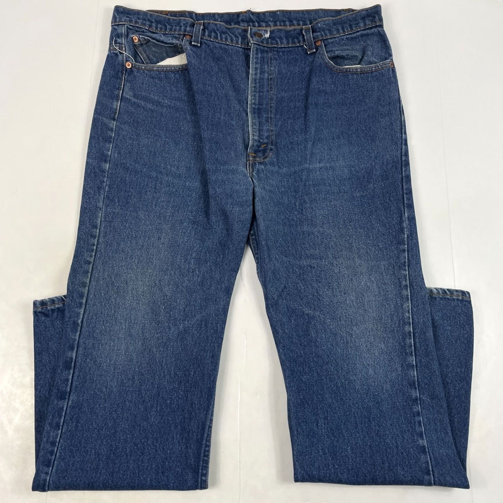 Levi's Levi's 90s Vintage Jeans Men Blue 40 Inch Straight Leg Denim Pocket Jeans Size US 40 / EU 56 - 2 Thumbnail