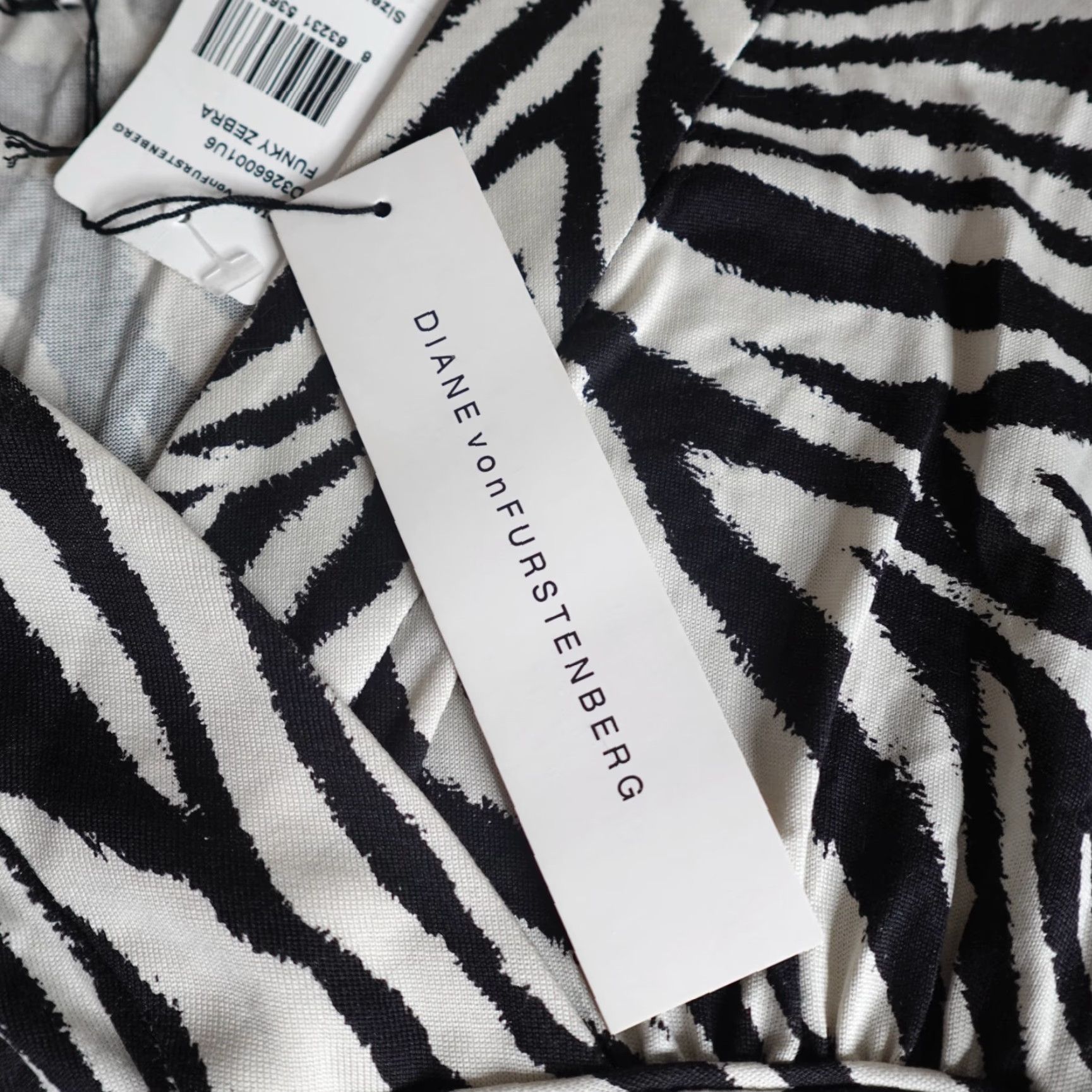 Diane von Furstenberg Diane von Furstenberg Dress 10 Black Zebra 100% Silk Surplice NEW D3266001U6 Size L / US 10 / IT 46 - 4 Thumbnail