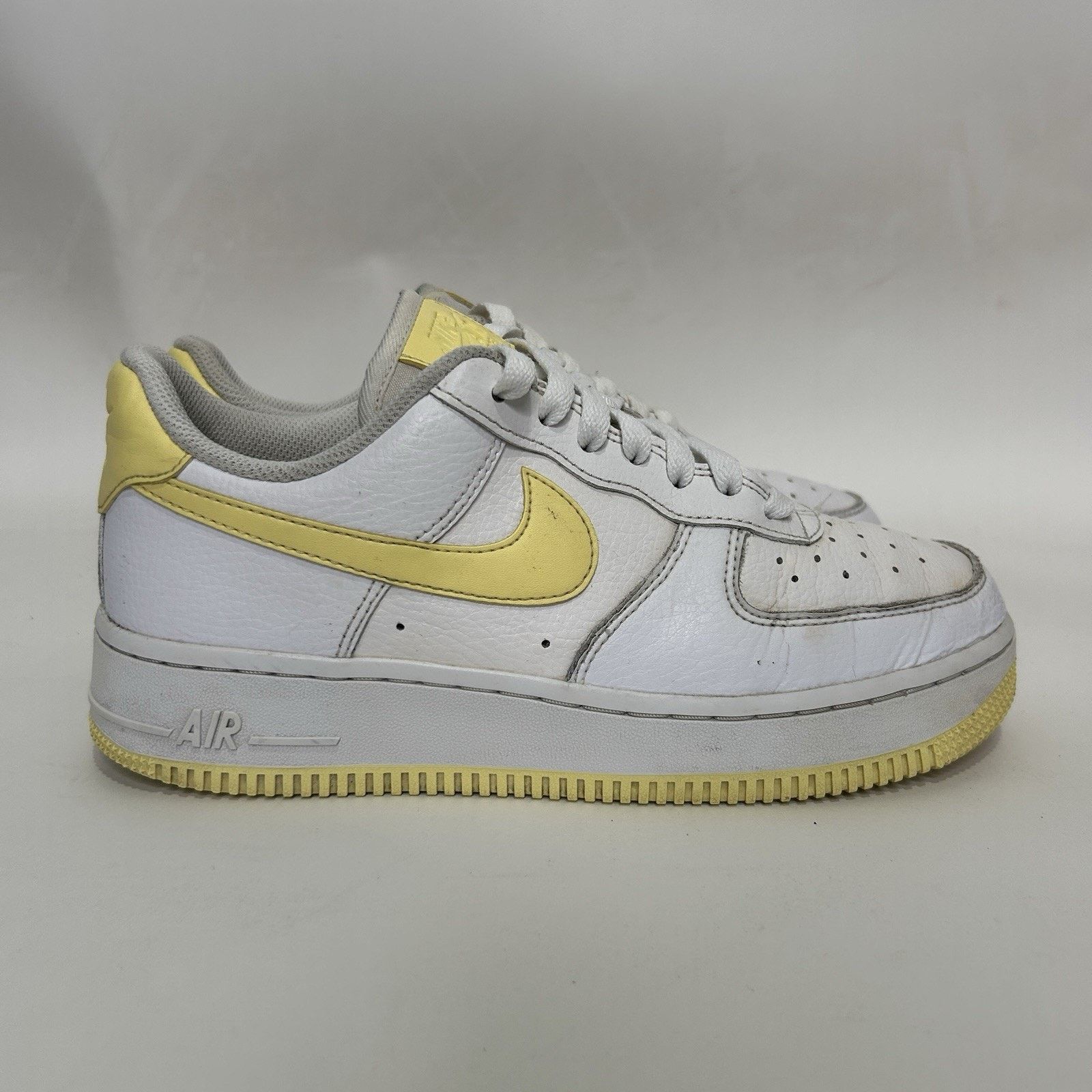 Nike Nike Air Force 1 ‘07 WMNS “Bicycle Yellow White” Size US 7.5 / IT 37.5 - 4 Thumbnail