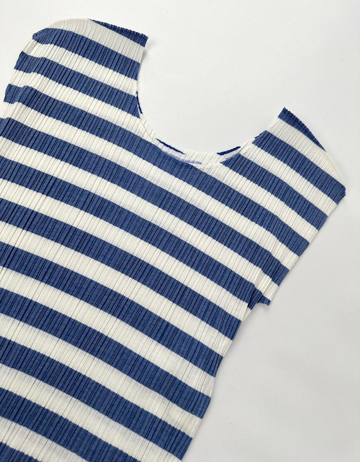 Issey Miyake × Pleats Please Issey Miyake Issey Miyake Pleats Please Stripped Pattern Sleeveless Size M / US 6-8 / IT 42-44 - 3 Thumbnail