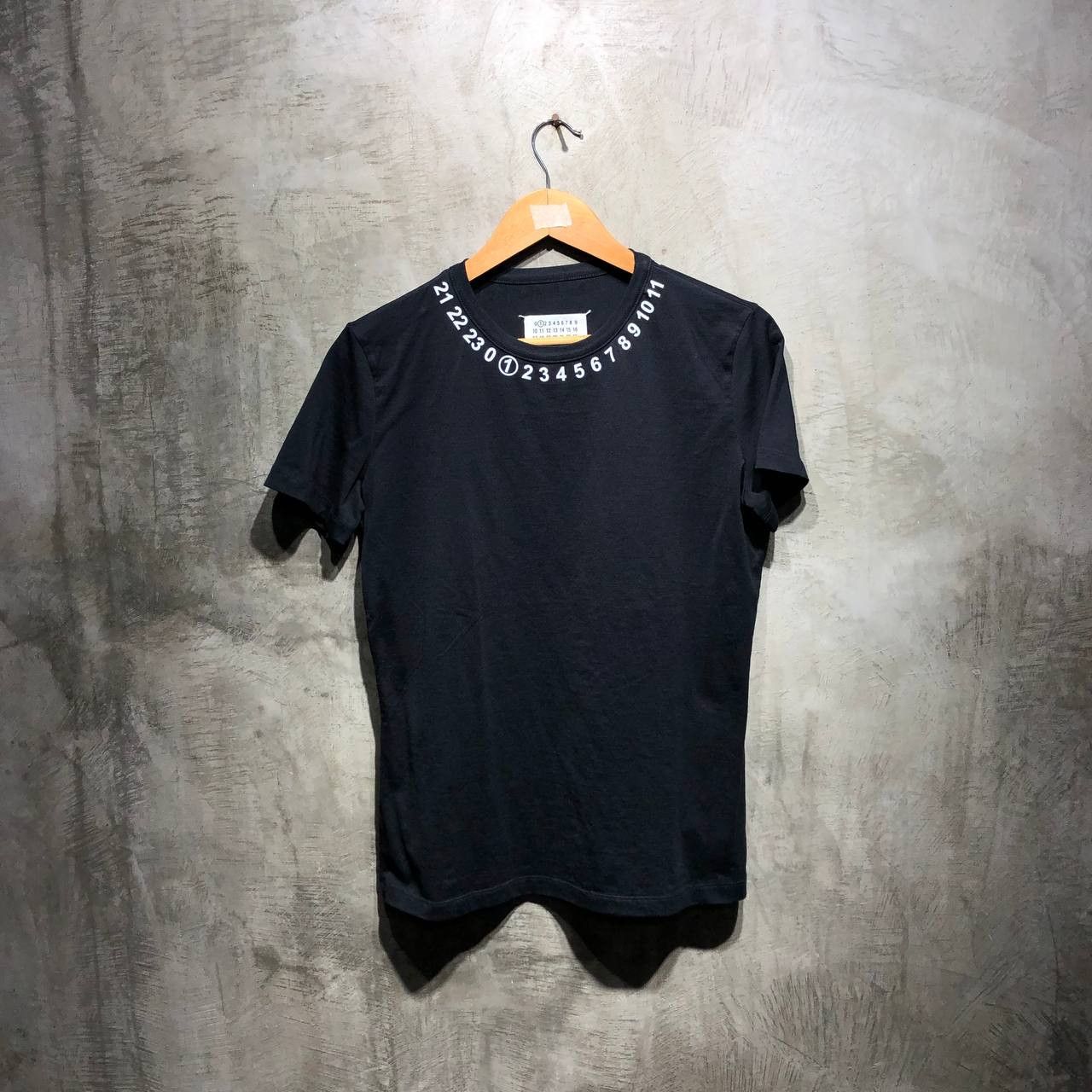 Maison Margiela Maison Margiela Line 1 Numbers bottom tee Size S / US 4 / IT 40 - 1 Thumbnail