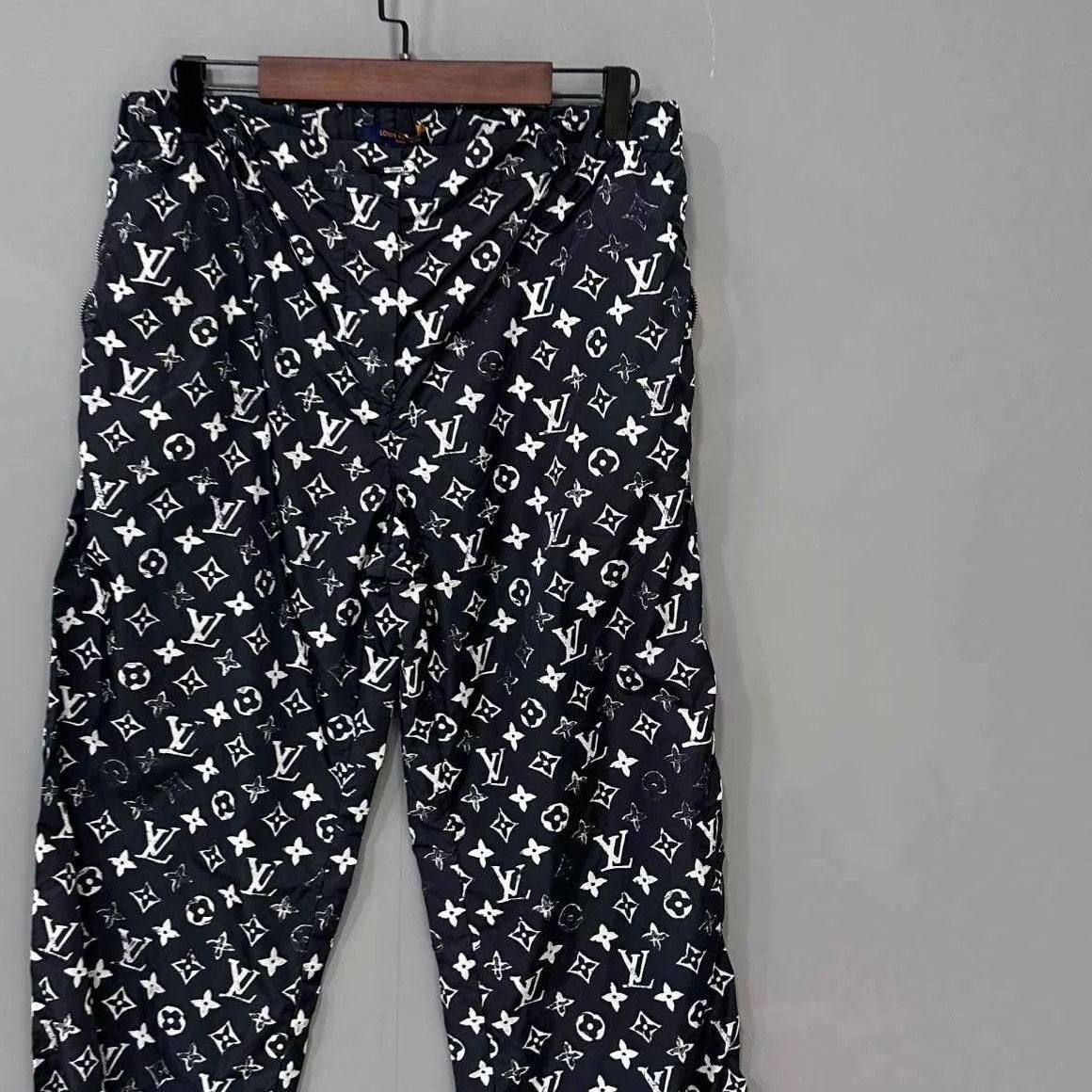 Louis Vuitton LV all-over Monogram track pants size 40 Size 28" / US 6 / IT 42 - 3 Thumbnail