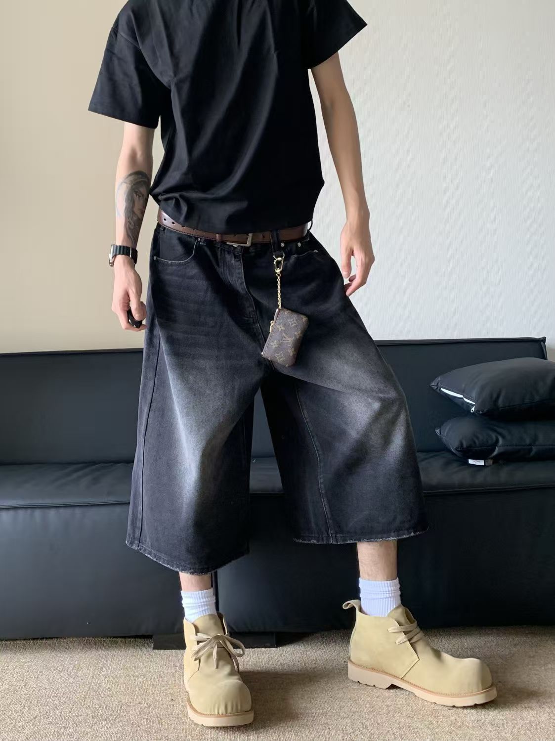Vintage Black Washed Distressed Straight-Leg Denim Shorts Size US 32 / EU 48 - 2 Thumbnail