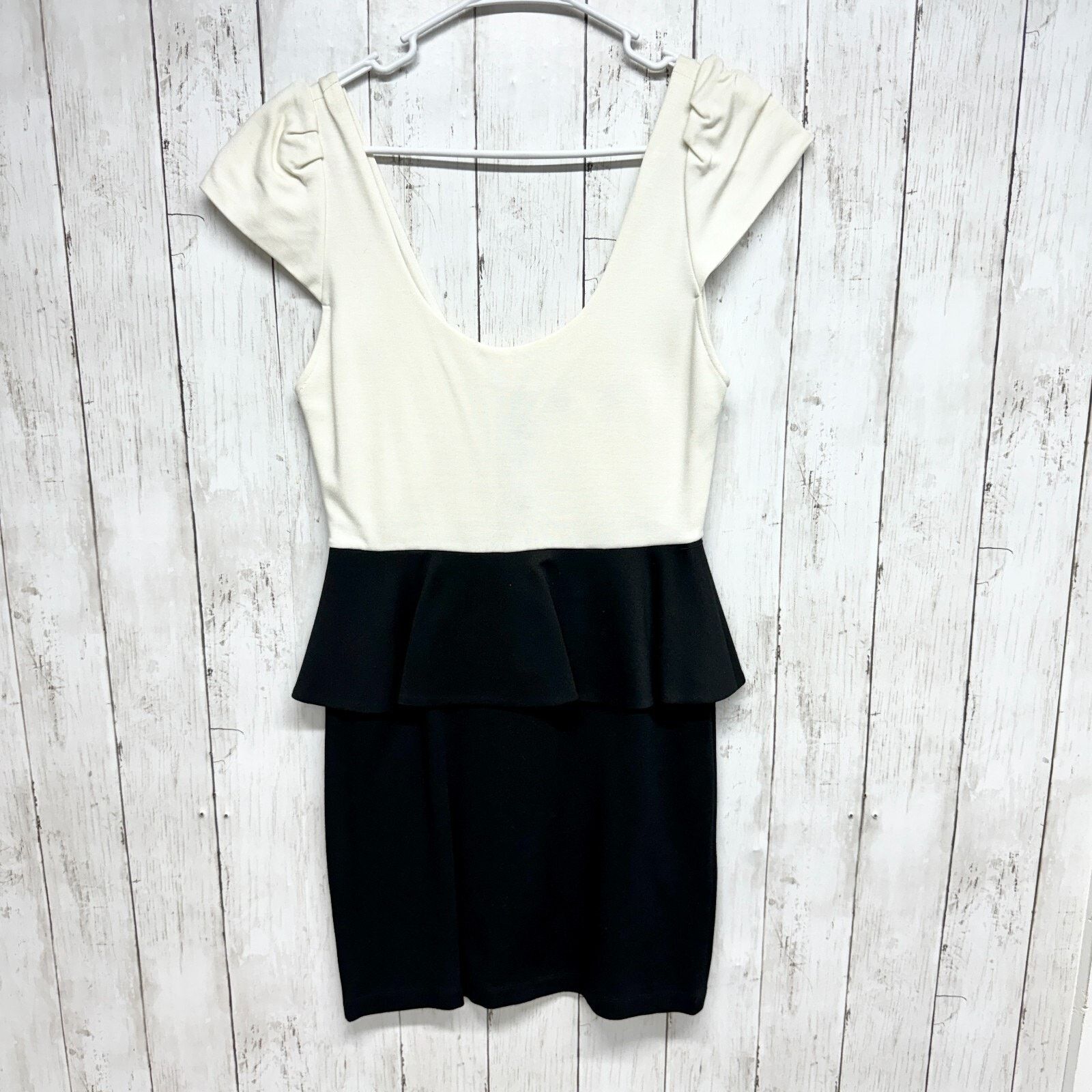 Alice + Olivia Alice + Olivia Dress 8 Black Harris Peplum Mini Sleeveless Size M / US 6-8 / IT 42-44 - 1 Thumbnail