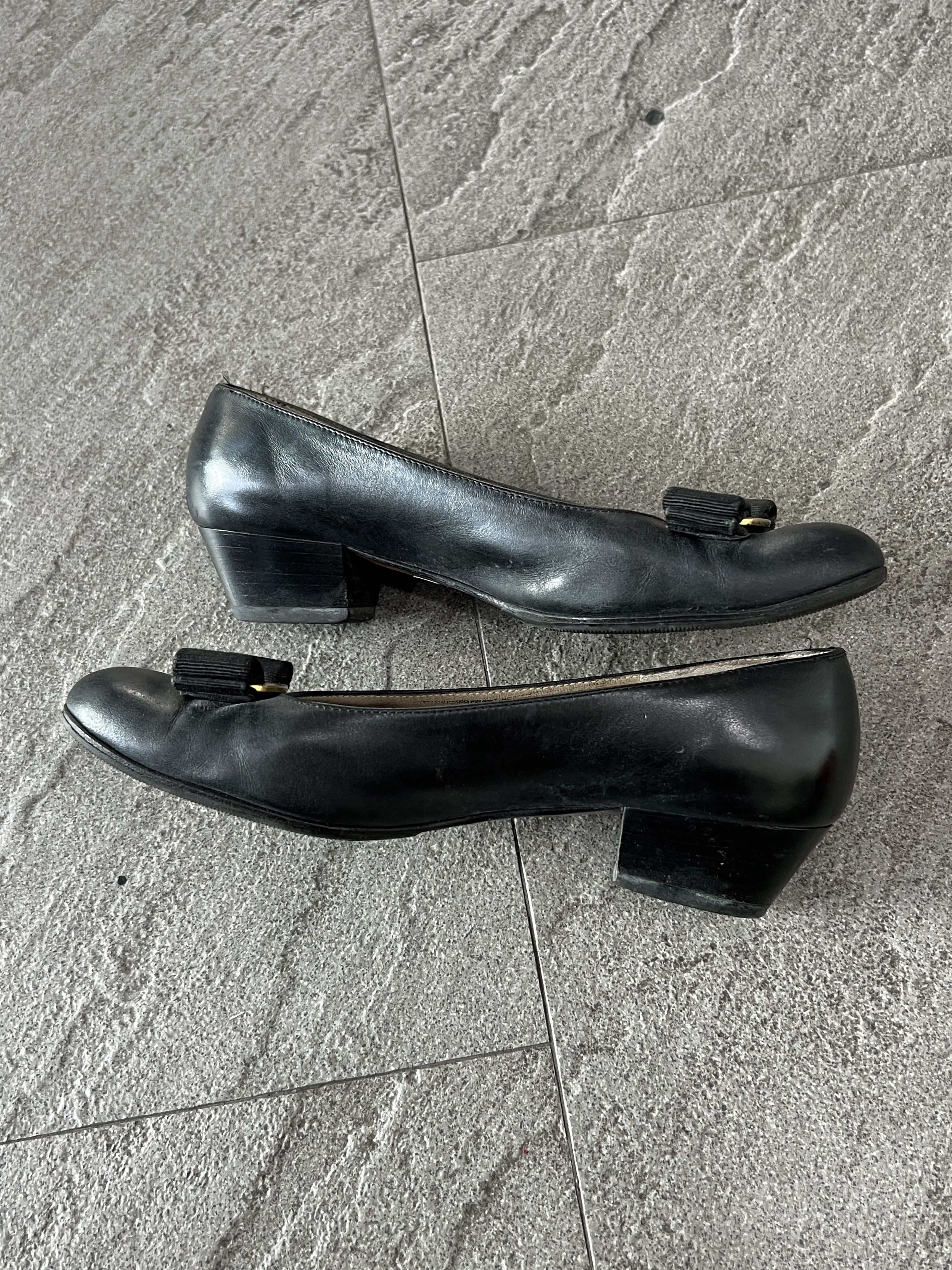 Salvatore Ferragamo Ferragamo Vara Bow Heels Black Leather Size 5C Size US 5 / IT 35 - 8 Thumbnail