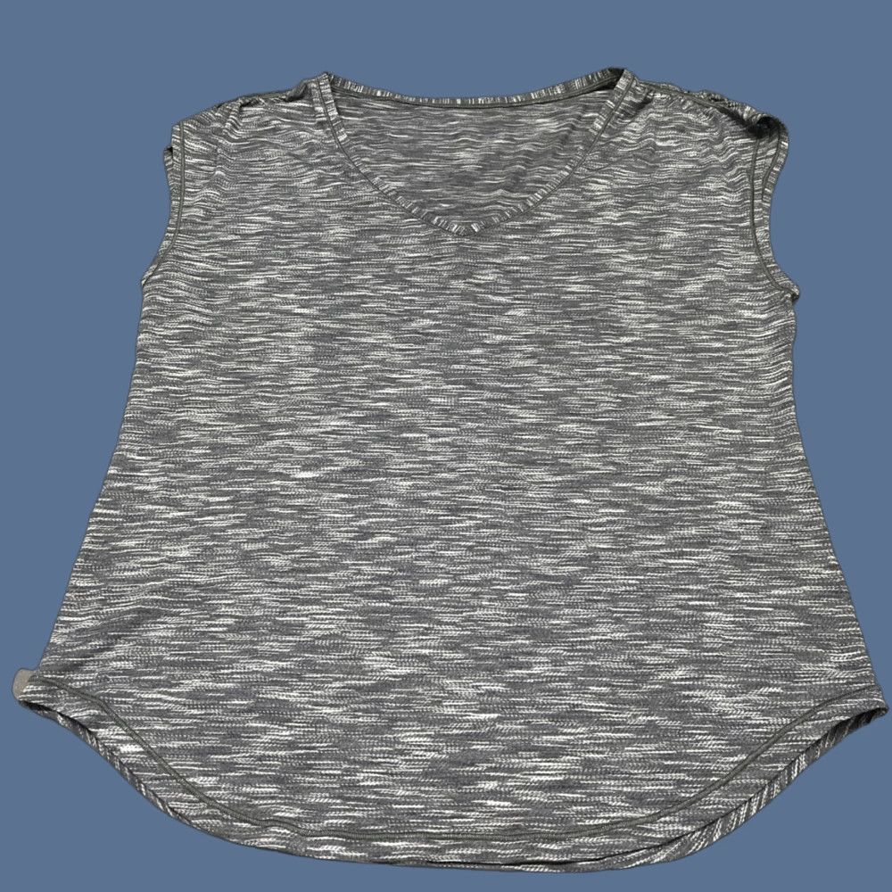 Lululemon Lululemon Shirt 12 Women's Gray Sleeveless Side Vented Workout Performance Casual Activewear Basic Regular 34 in Chest Size 12 Size XL / US 12-14 / IT 48-50 - 1 Thumbnail