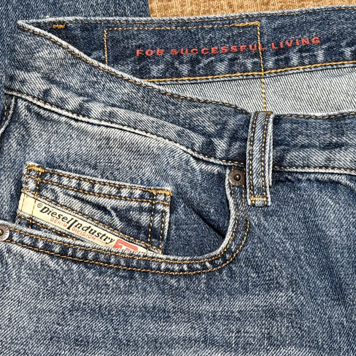 Diesel Diesel D-Viker Straight Denim – Medium Wash (W32-L32) Size US 32 / EU 48 - 4 Thumbnail