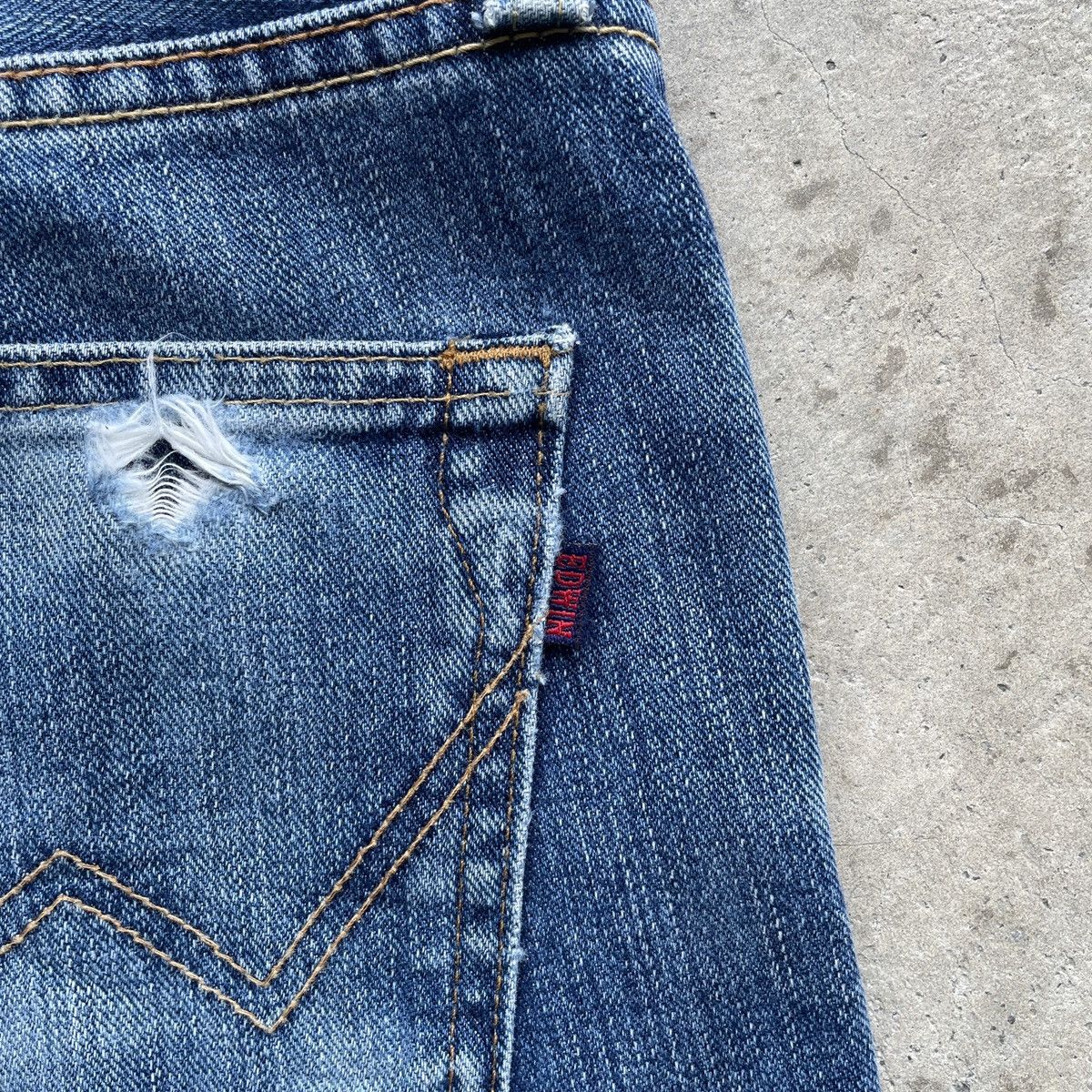 Japanese Brand Vintage Edwin 402 Made In Japan Faded Jeans Pants Denim Size US 31 - 9 Thumbnail