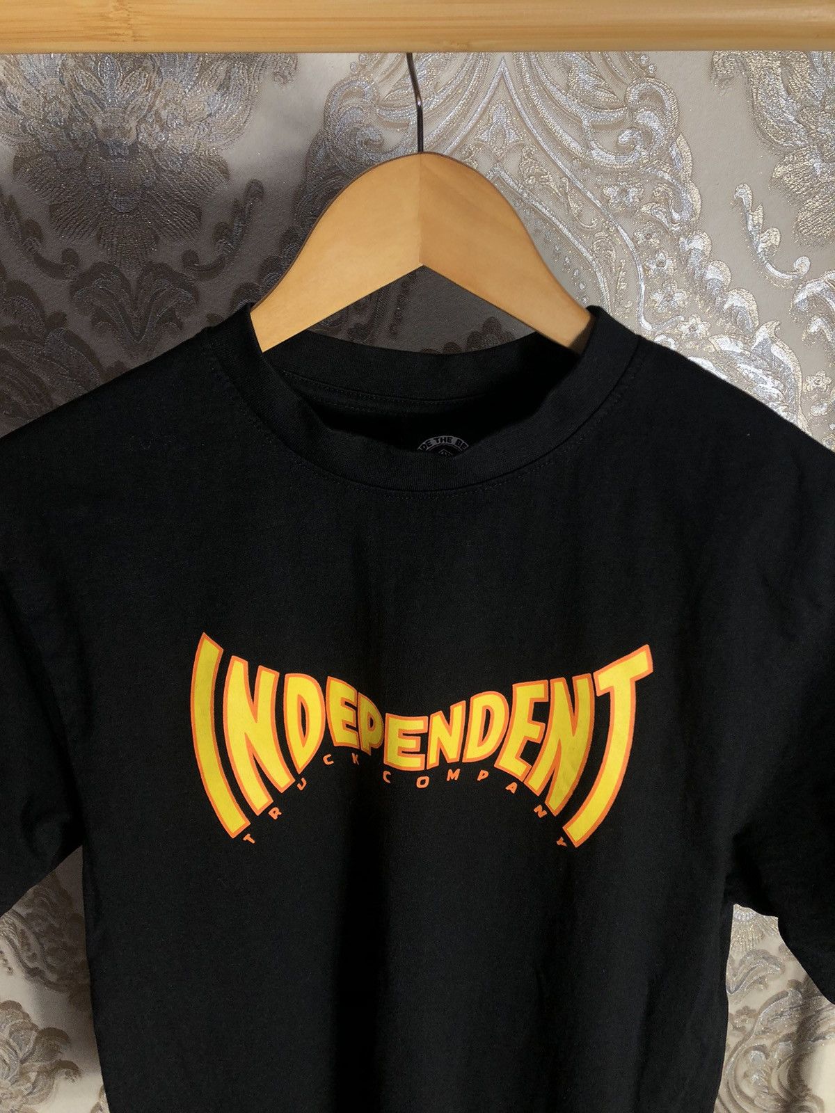 Independent Truck Co. VERY RARE INDEPENDENT TRUCK COMPANY BIG LOGO T-SHIRT SK8 Y2K Size US M / EU 48-50 / 2 - 2 Thumbnail