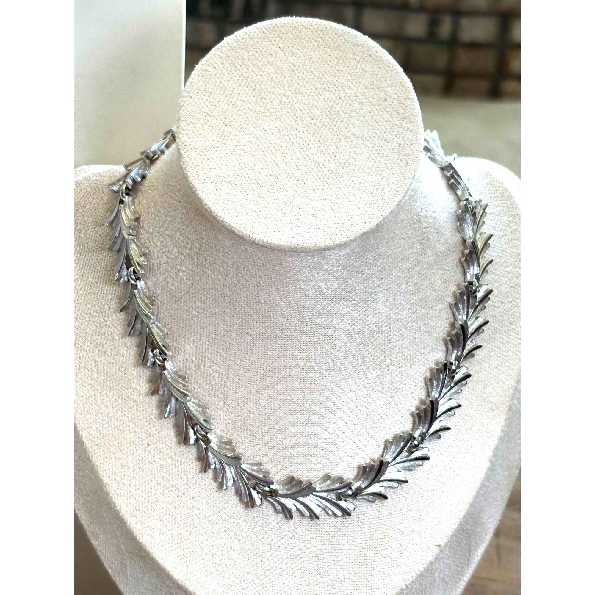 Other Vintage Crown Trifari Silver Leaf Necklace Size ONE SIZE - 1 Thumbnail