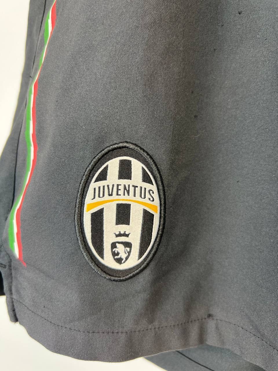 Nike JUVENTUS 2010 2011 HOME SOCCER SHORTS NIKE 382262-010 sz S Size US 36 / EU 52 - 2 Thumbnail