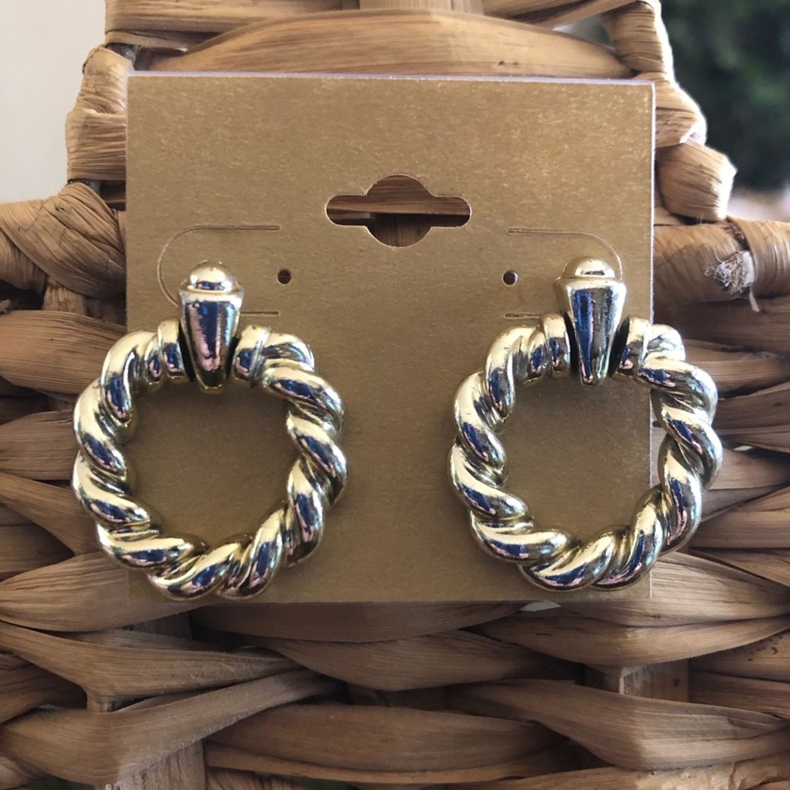 Vintage Vintage gold tone wreath style pierced earrings Size ONE SIZE - 1 Thumbnail