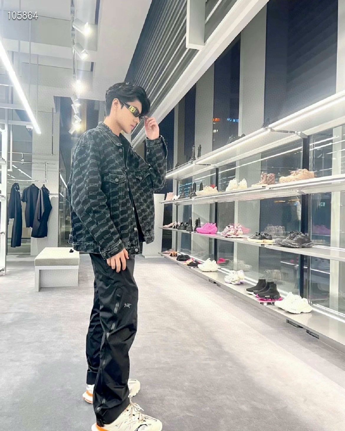 Balenciaga Balenciaga Black Full Printed Double B Denim Jacket 2501-Ne Size US L / EU 52-54 / 3 - 8 Thumbnail