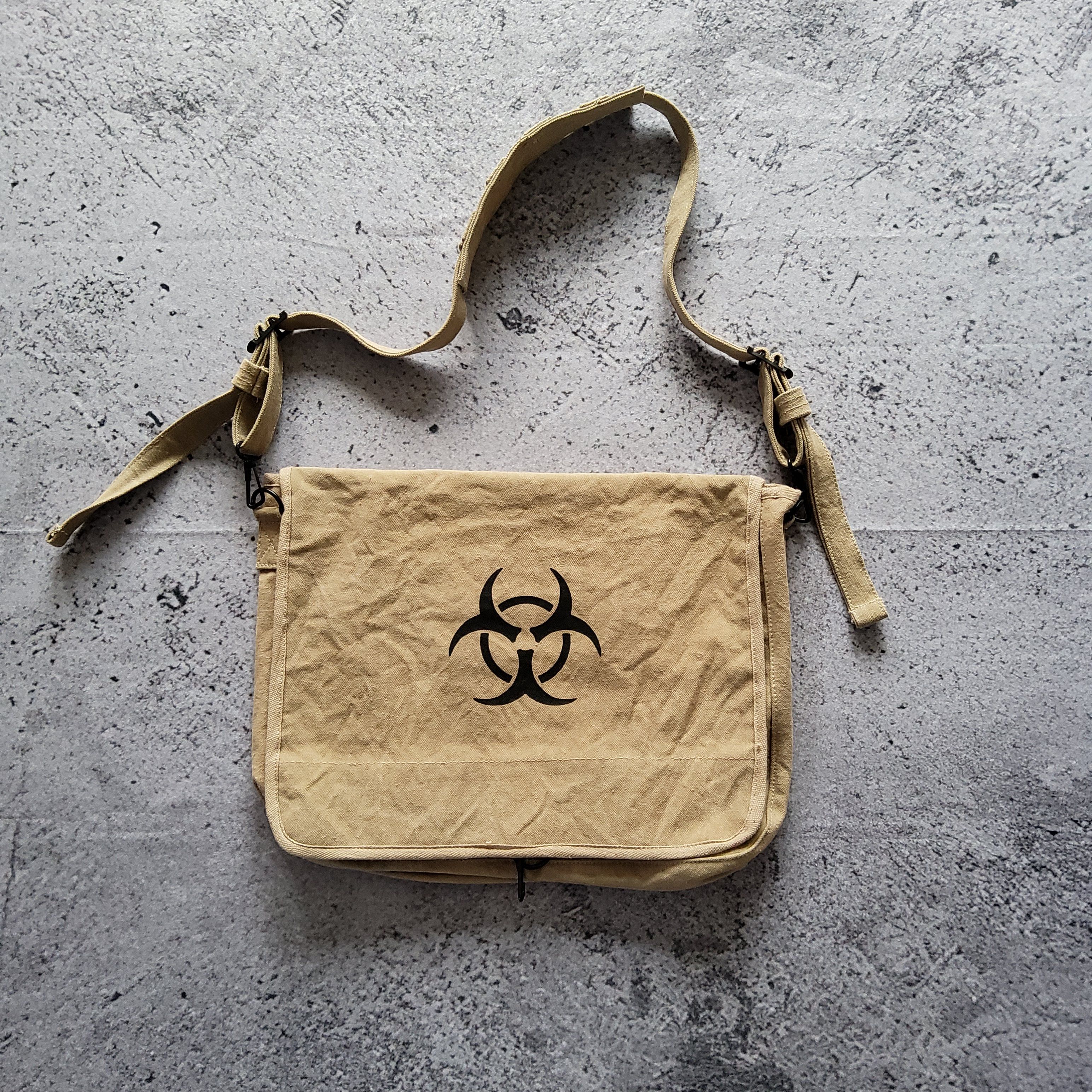 image of Archival Clothing x Military Vintage Military Paratrooper Bag in Khaki, Men's