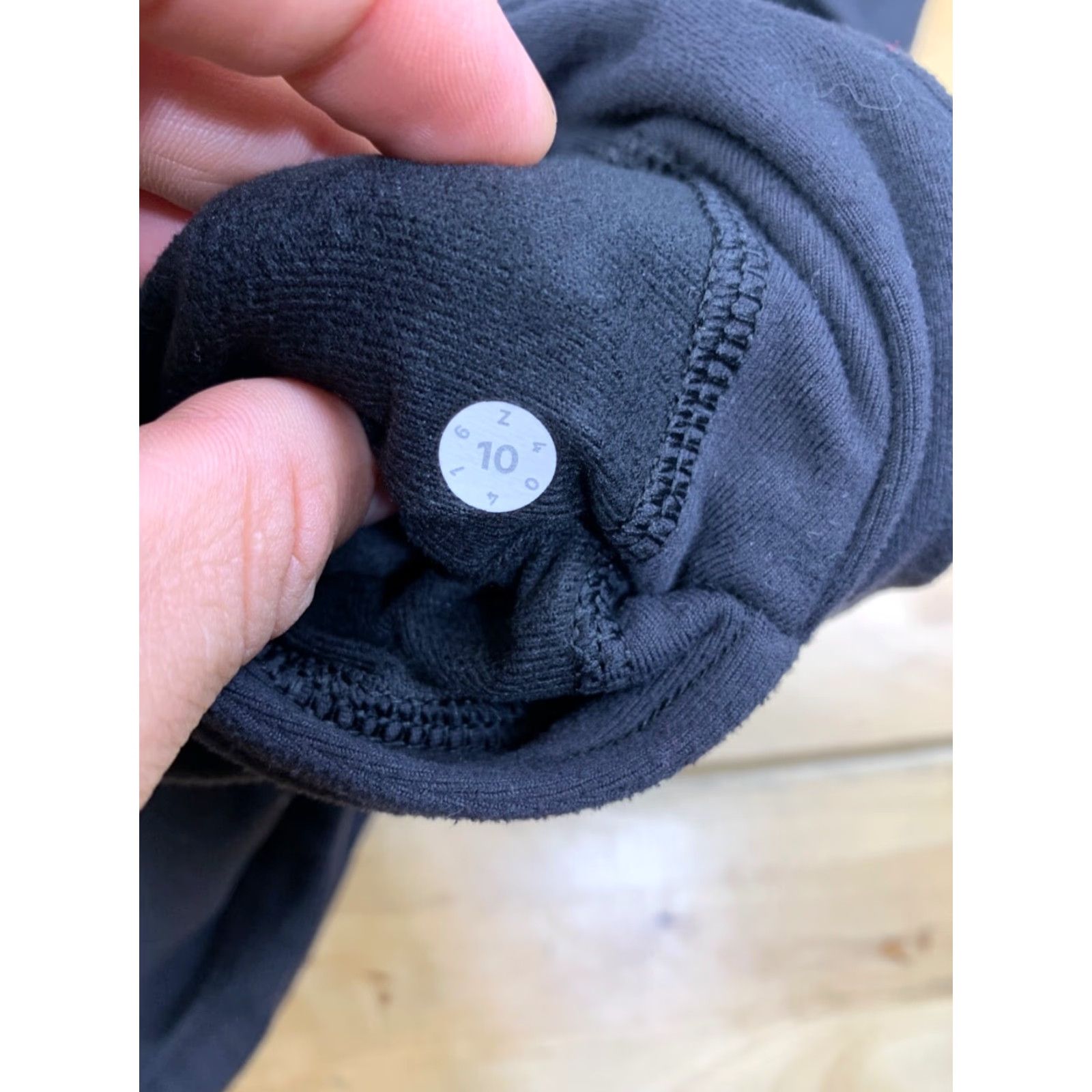 Lululemon Lululemon Hoodie Women 10 Black Pullover Casual Activewear Hooded Pockets Long Sleeve Size L / US 10 / IT 46 - 6 Thumbnail
