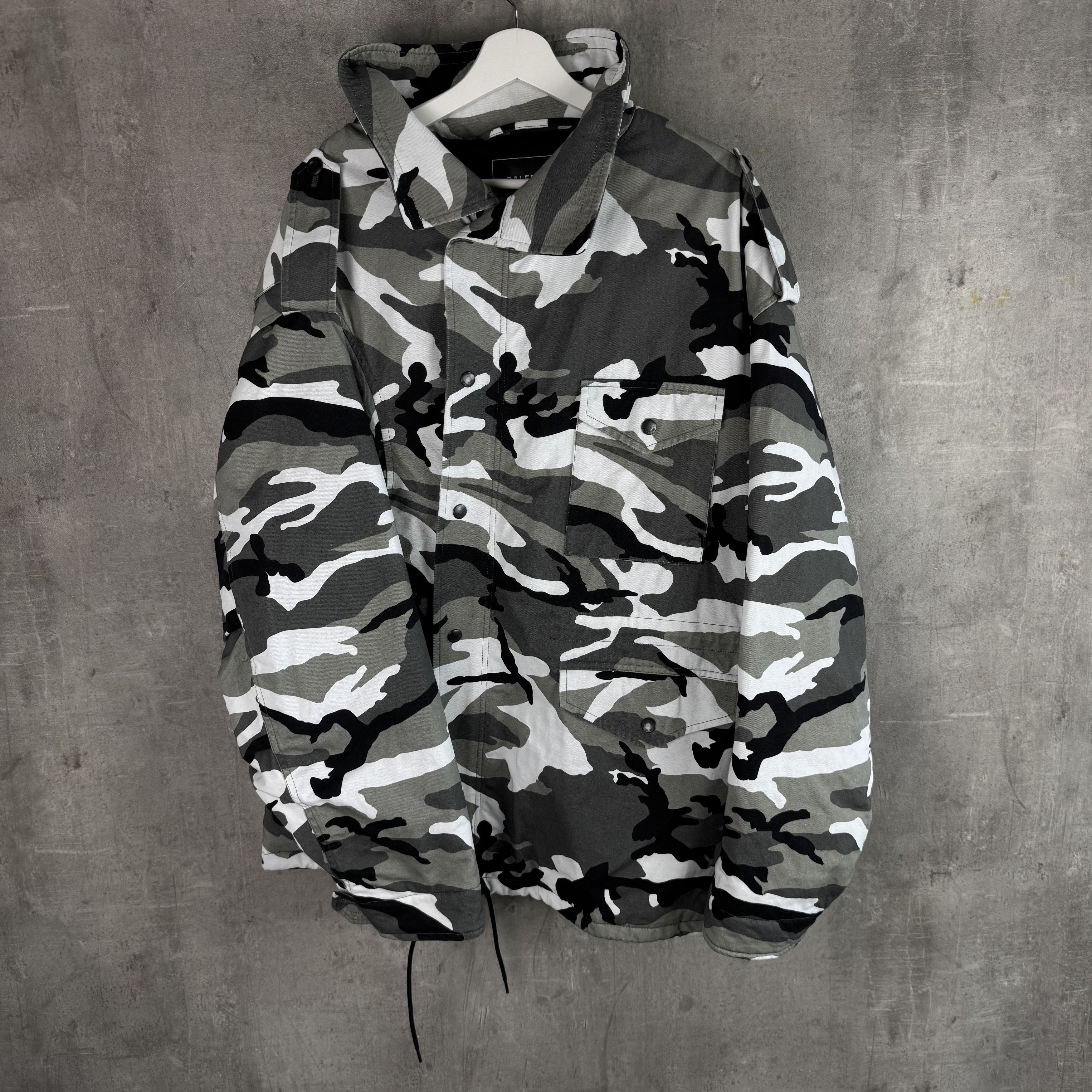 Balenciaga BALENCIAGA Off Shoulder Military Camo Parka Size US S / EU 44-46 / 1 - 9 Thumbnail