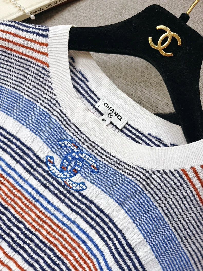 Chanel Chanel Red White Blue Knit Top Size S / US 4 / IT 40 - 2 Thumbnail