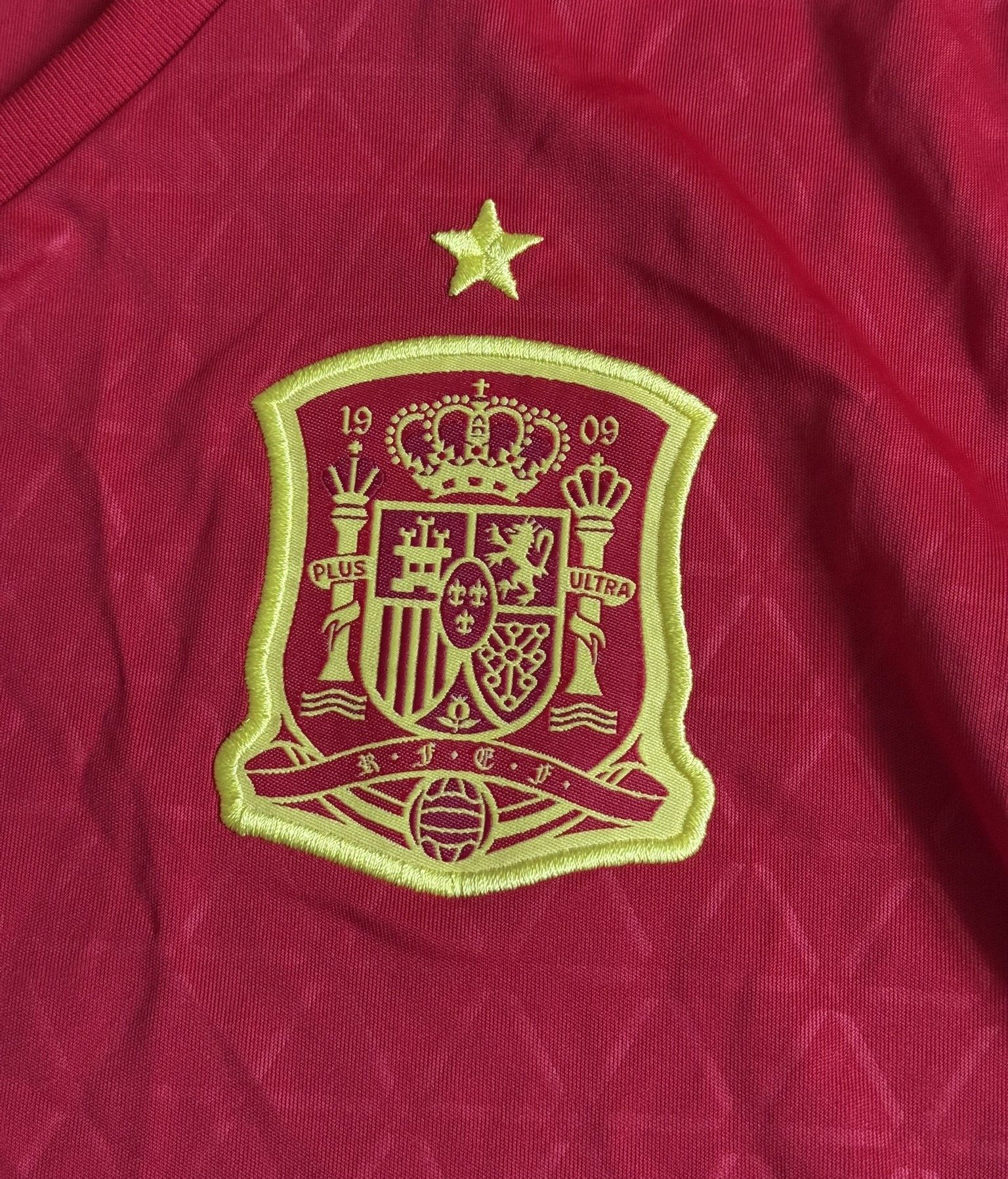 Adidas SPAIN 2016 2017 FOOTBALL SHIRT JERSEY ADIDAS MEN RED SIZE M Size US M / EU 48-50 / 2 - 6 Thumbnail
