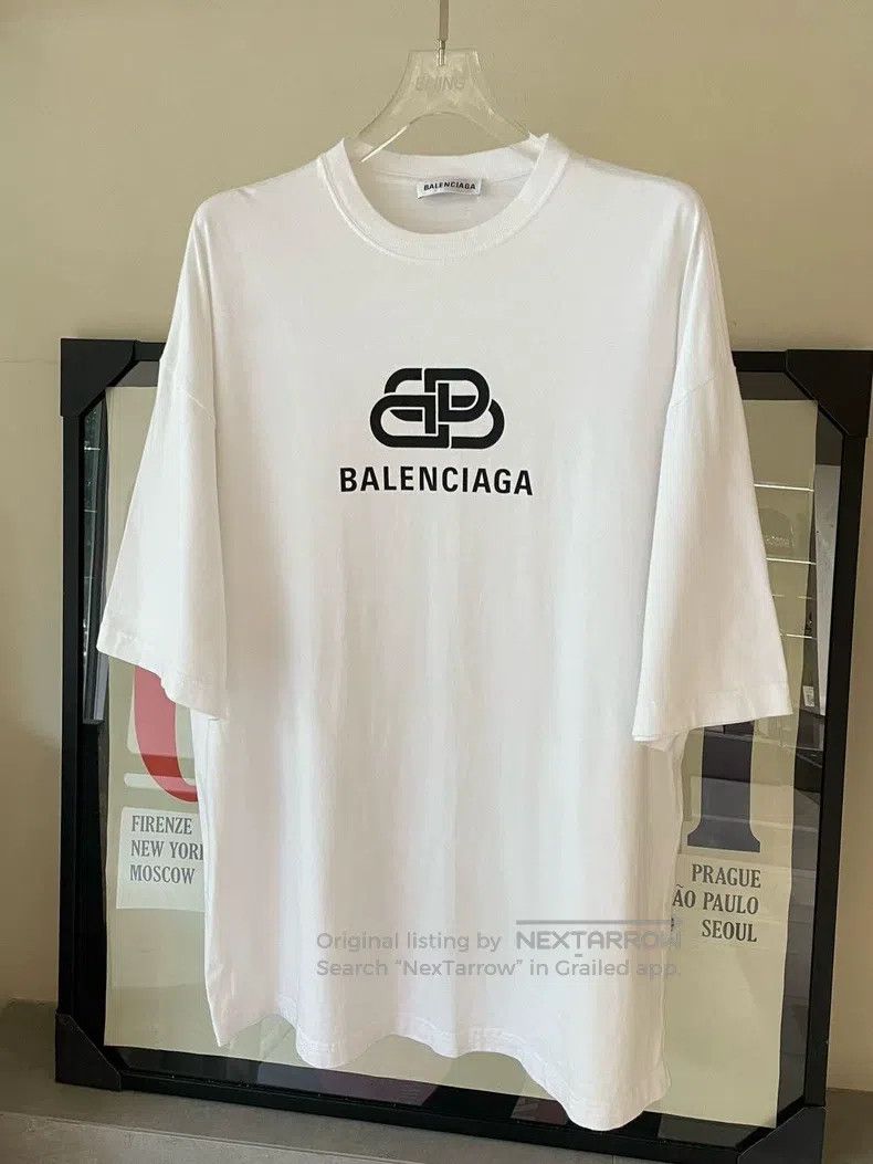 Balenciaga Balenciaga White Buckle Logo Printed Letter Short Sleeve T Size US S / EU 44-46 / 1 - 1 Thumbnail