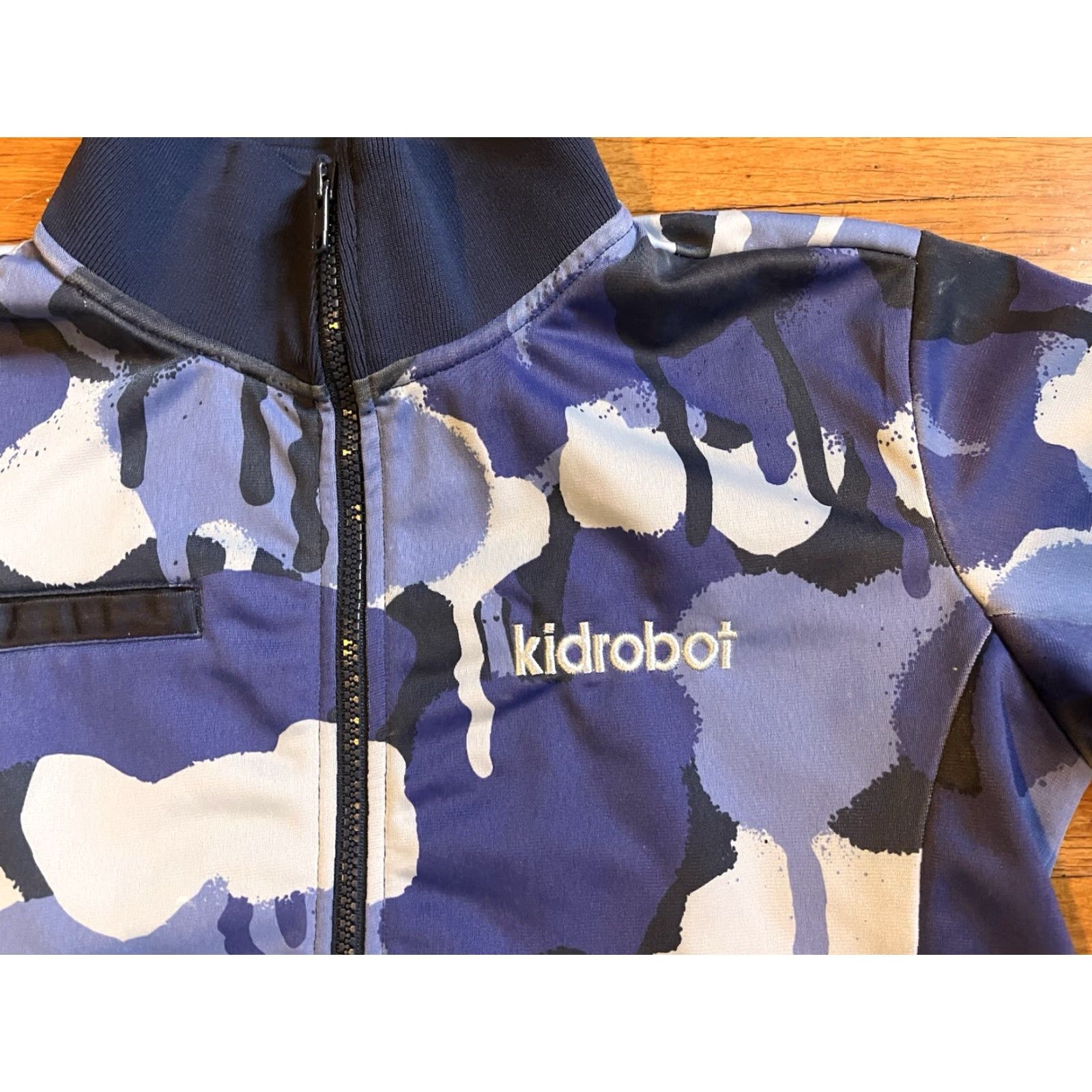 Vintage VINTAGE Kid Robot Camo Sweatshirt Men’s Medium Blue Full Zip Sweatshirt M Blue Camouflage Embroidered Logo Hooded Pockets Mens 78/112 Size US M / EU 48-50 / 2 - 4 Thumbnail