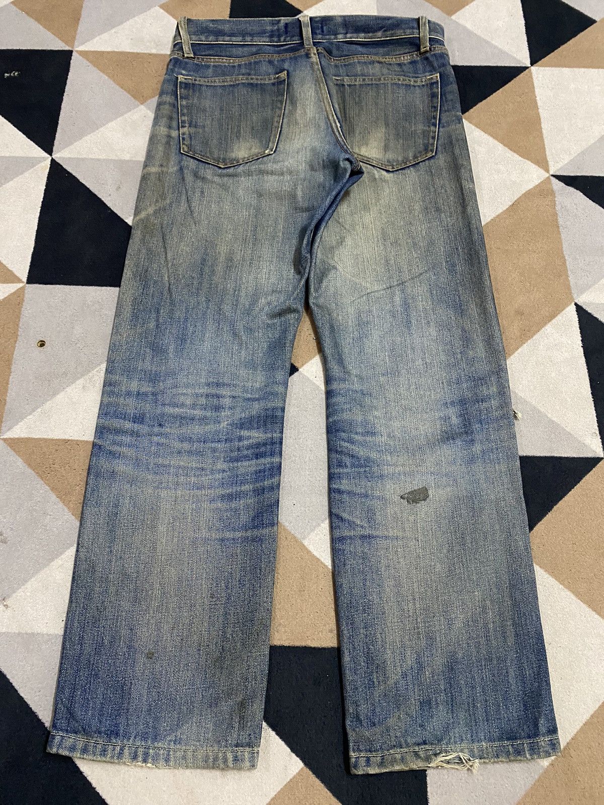 Japanese Brand Vintage Uniqlo Mud Wash Distressed Loose Jeans Size US 32 / EU 48 - 2 Thumbnail