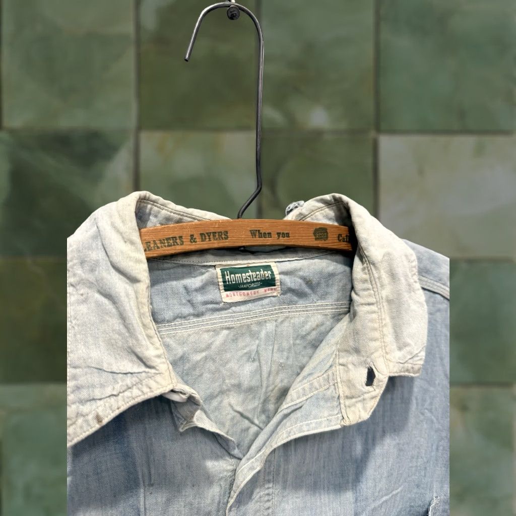 Vintage VINTAGE Homesteader Shirt Mens Large 1940s Chambray Cotton Sanforized Distressed Button Up Size US L / EU 52-54 / 3 - 1 Thumbnail