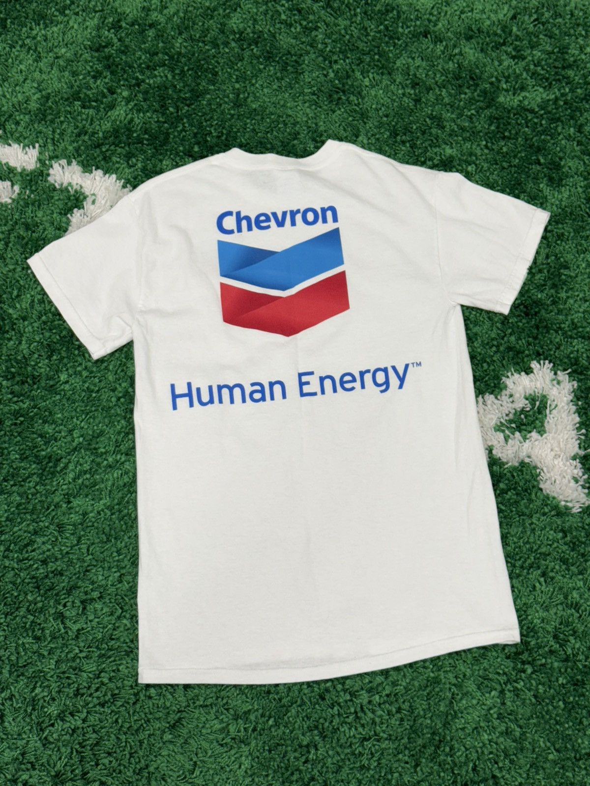Vintage Chevron Human Energy White Badge Logo Tee Gas Small Gildan Size US S / EU 44-46 / 1 - 1 Thumbnail