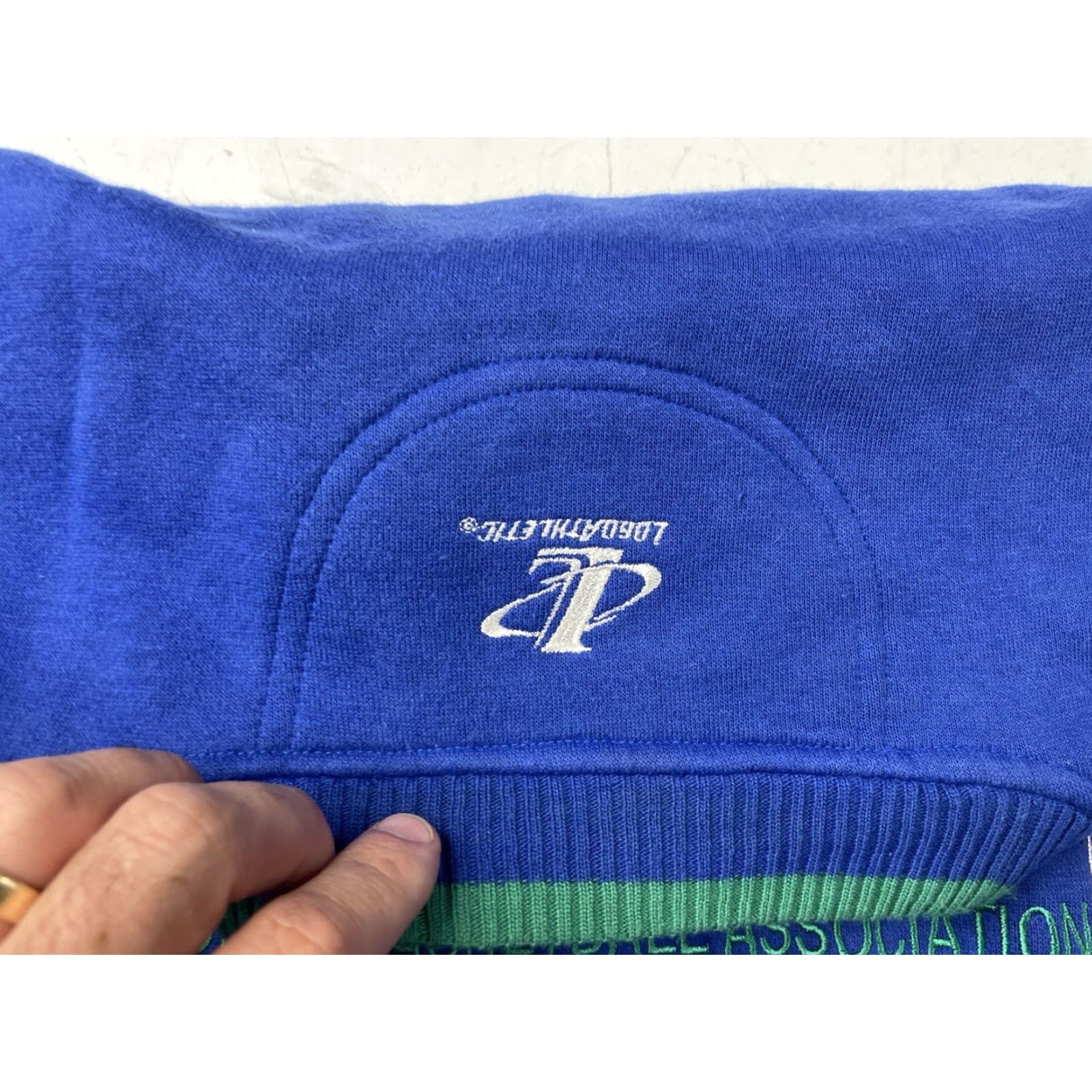 VINTAGE Logo Athletic Sweatshirt Crewneck Dallas Mavericks Embroidered M Blue Men 90s Pullover