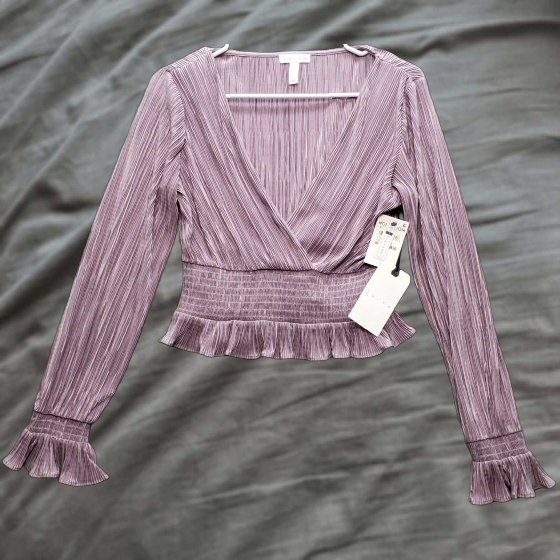 Vintage LEITH Cropped Top Womens S Purple Surplice Neck Bell Sleeve Long Sleeve Ruffle Cuff Hem Vintage No NWT Shirts Womens Size S Size S / US 4 / IT 40 - 1 Thumbnail