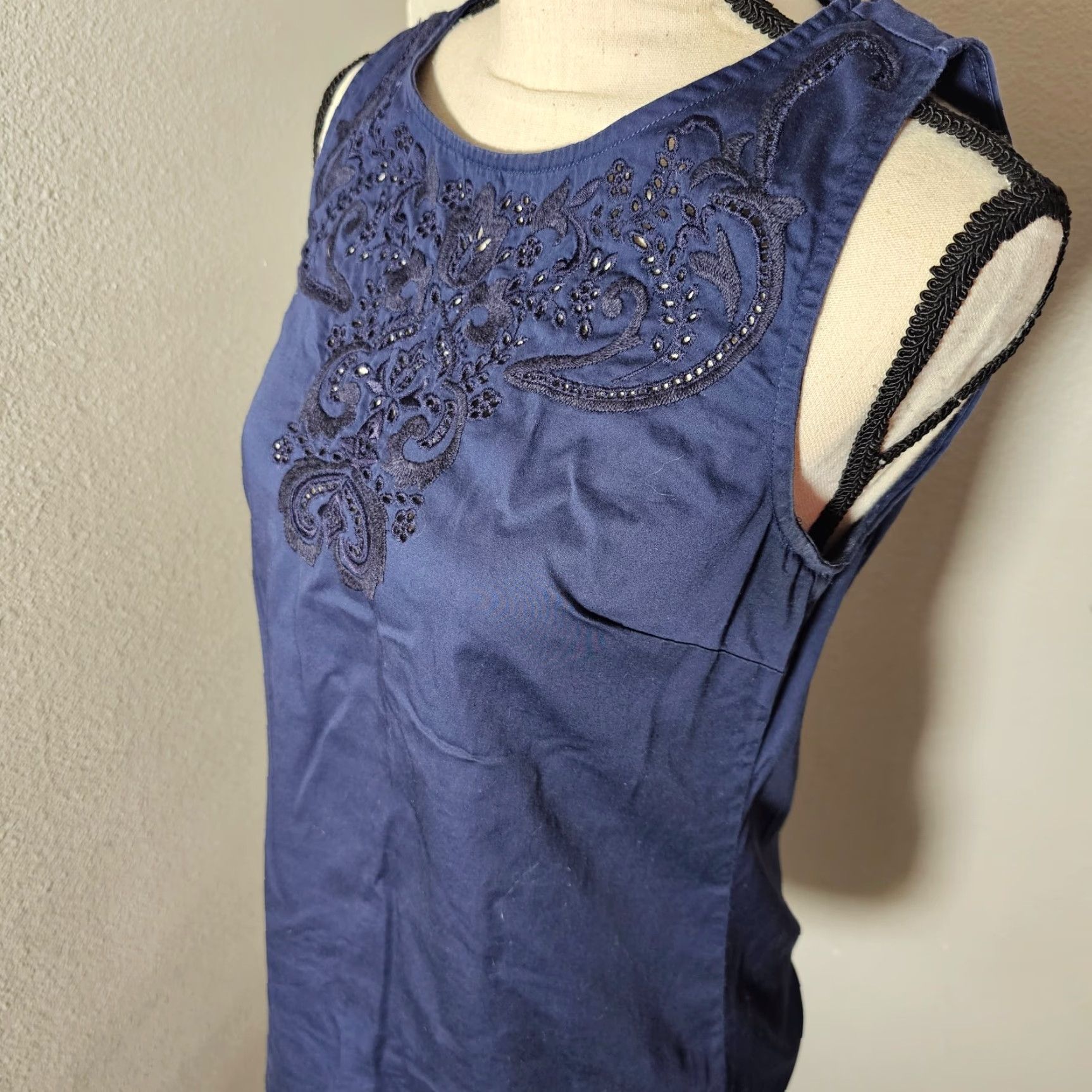 Banana Republic Banana Republic Women's Sleeveless Navy Blue Top Blouse XS Lace Neck Trim Size Size XS / US 0-2 / IT 36-38 - 2 Thumbnail