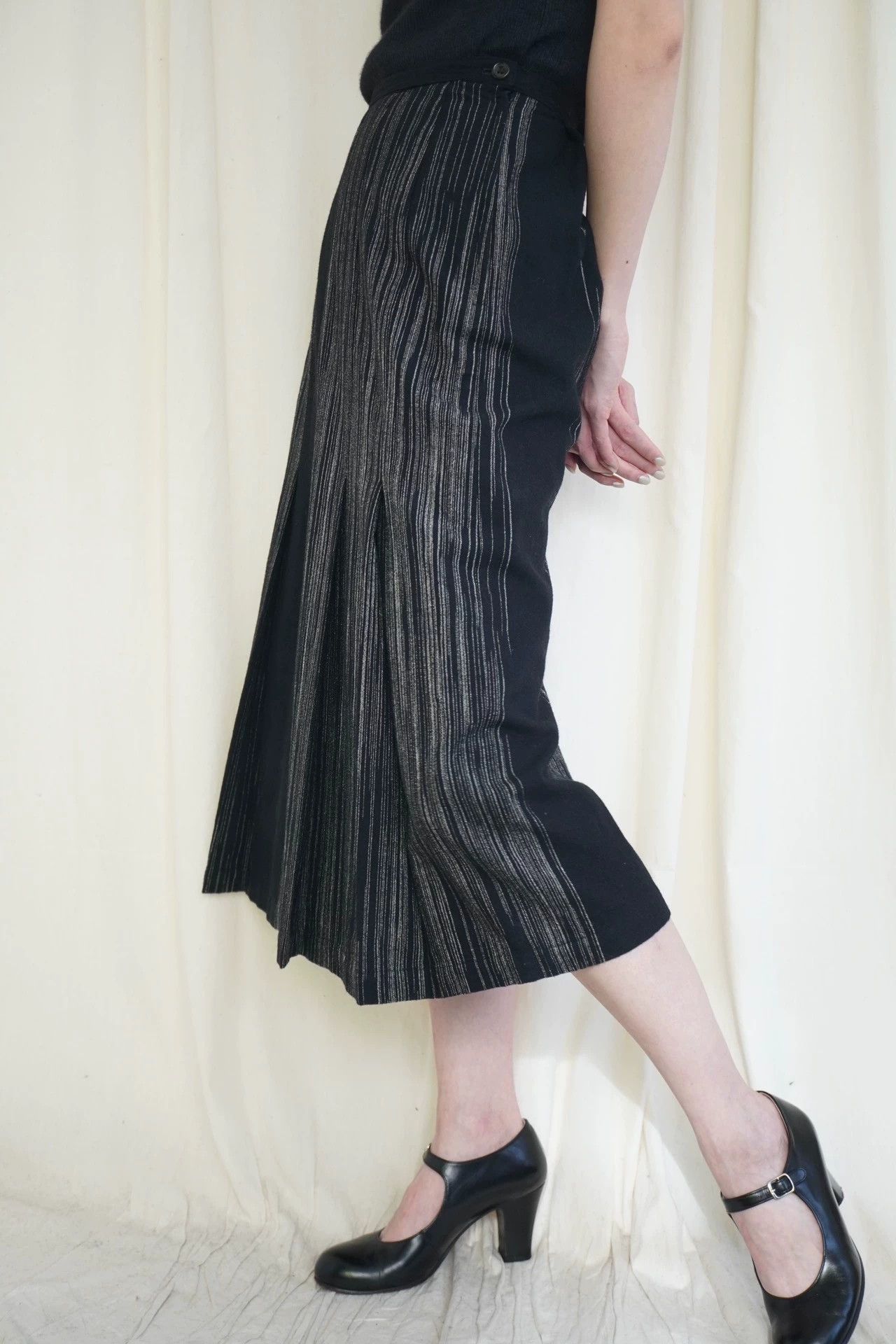 Comme des Garcons CDG 1980s White Embroidered Topstitch Pleated Wool Skirt XS Size 25" / US 0 / IT 36 - 8 Thumbnail