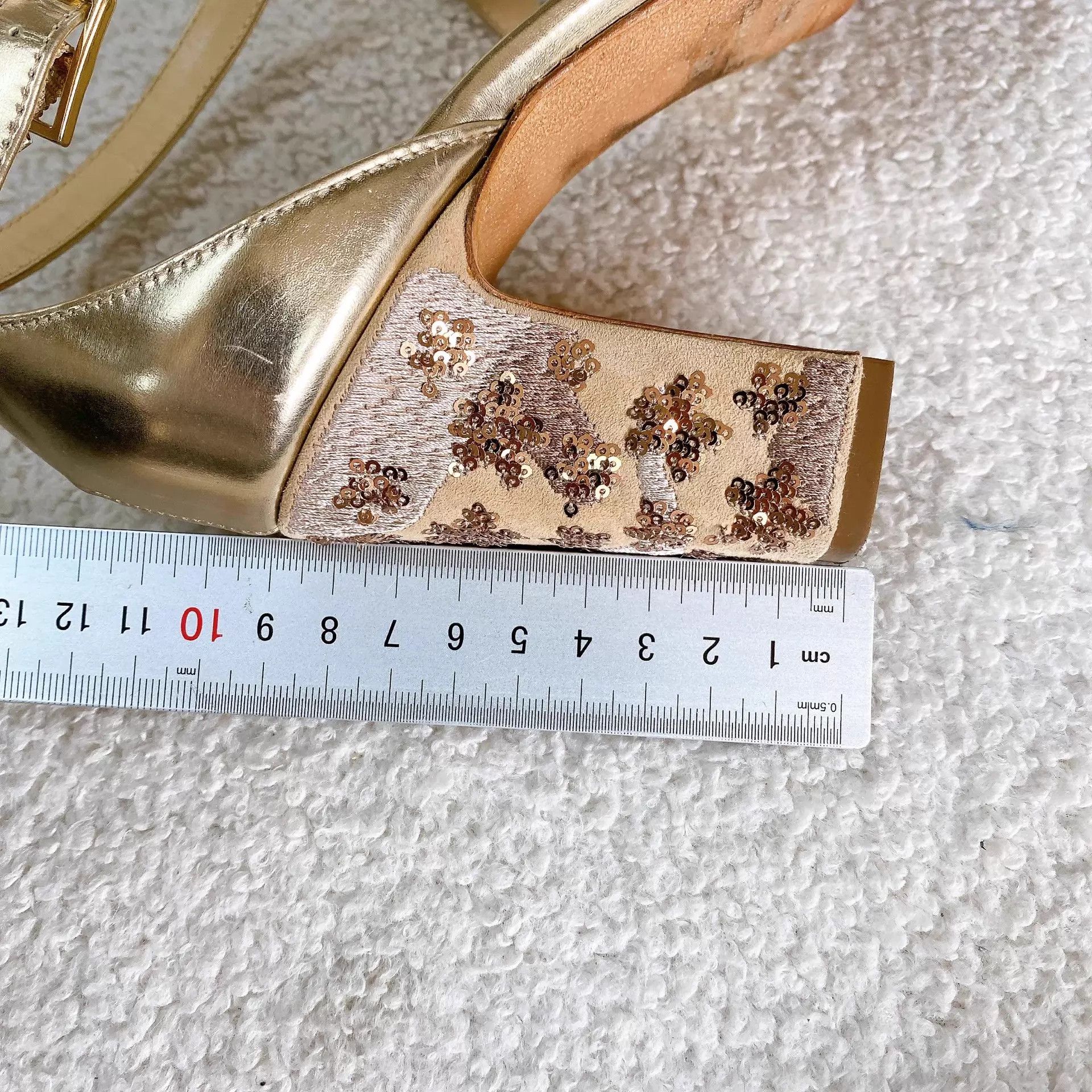 Jimmy Choo Jimmy Choo gold heeled sandals 38 EUR Size US 7.5 / IT 37.5 - 7 Thumbnail