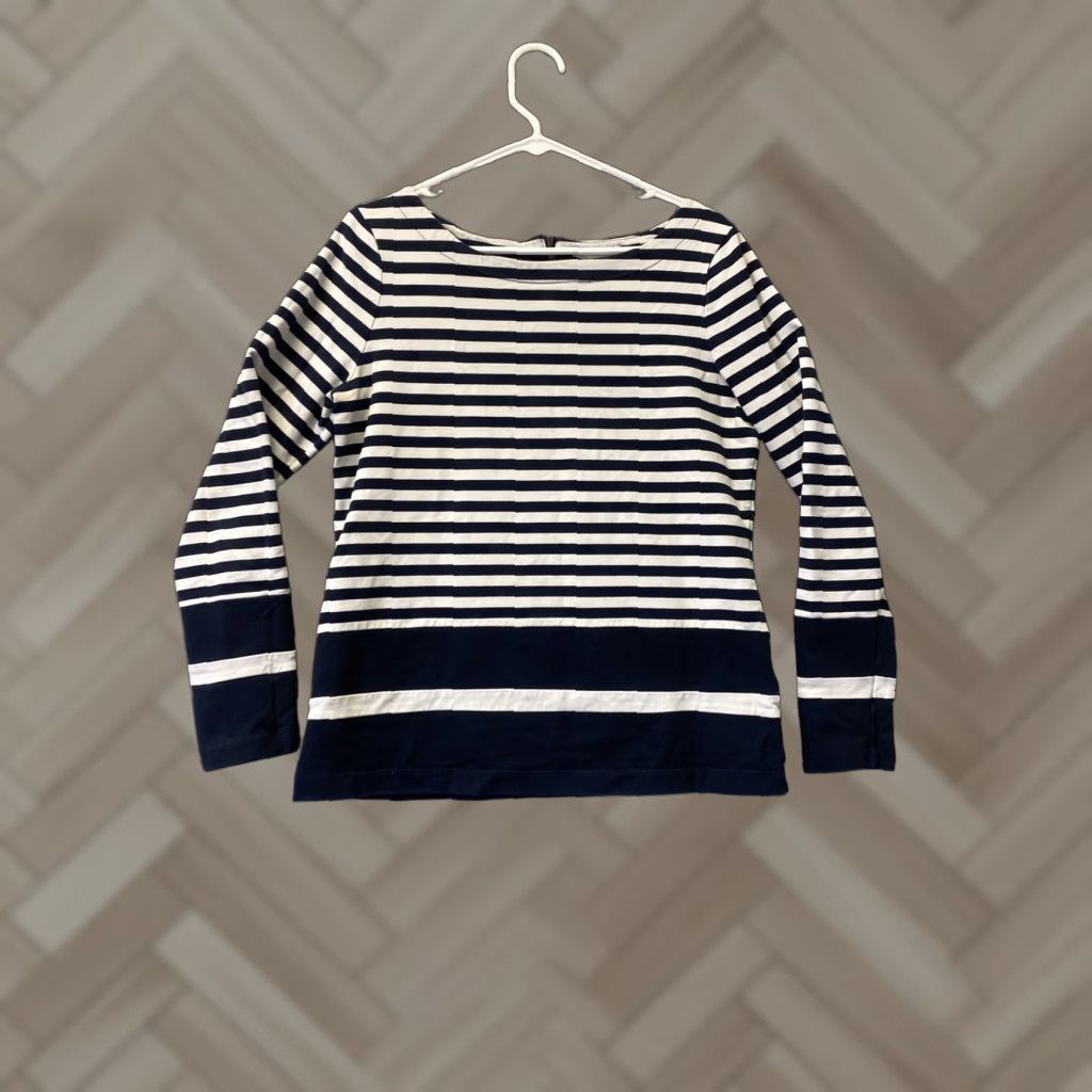 Banana Republic Banana Republic Women's Pullover Sweater L Blue Solid Long Sleeve Casual Knit Size L / US 10 / IT 46 - 1 Thumbnail