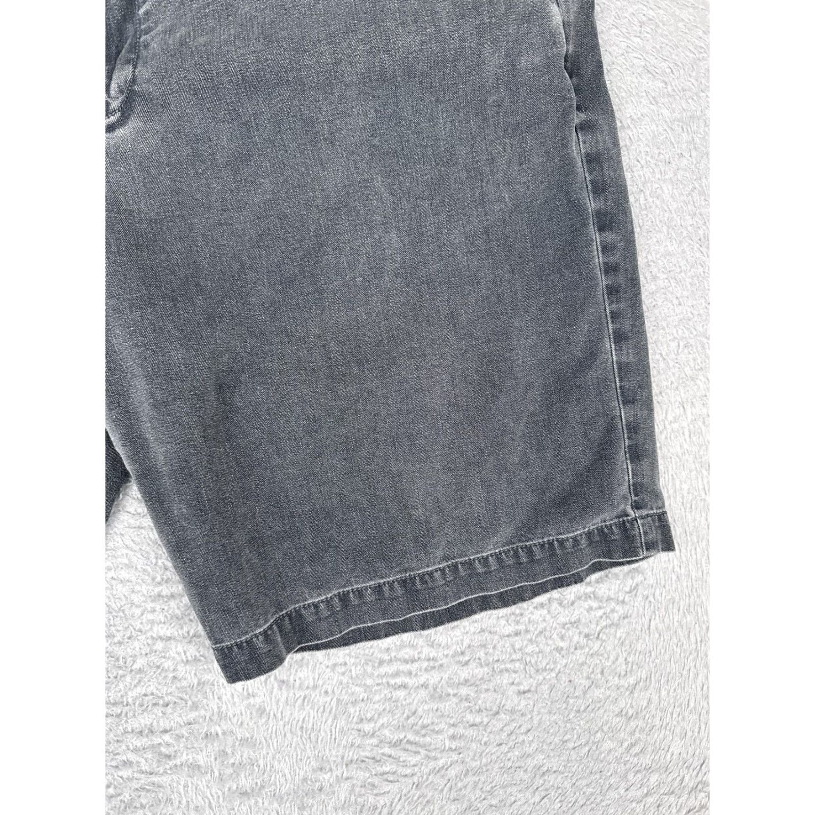 Tommy Bahama Tommy Bahama Shorts Mens 40 Gray Silk Cotton Herringbone Flat Front Casual Chino Size US 40 / EU 56 - 2 Thumbnail