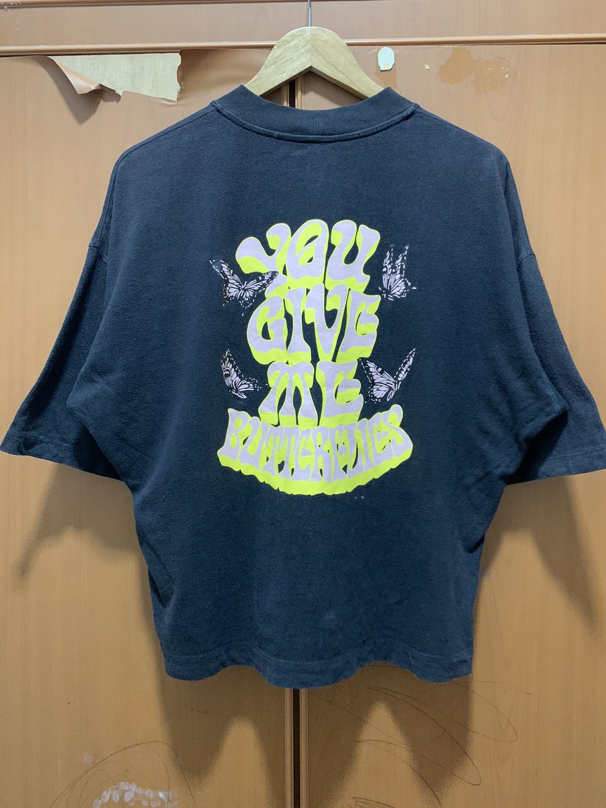 Uniqlo Uniclo You Give Me Butterfly Boxy Shirt Small Size US S / EU 44-46 / 1 - 1 Thumbnail