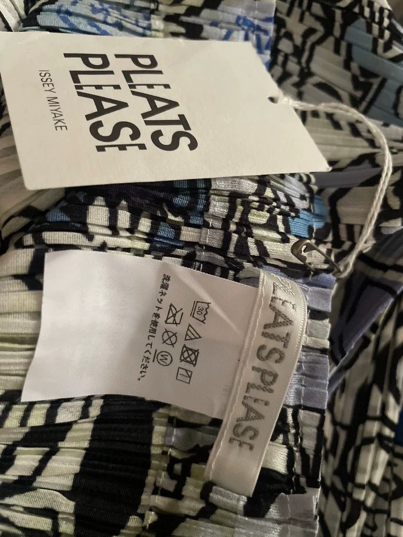 Issey Miyake Issey Miyake size:3 Graffiti skirt Size 42" / US 20 - 2 Thumbnail