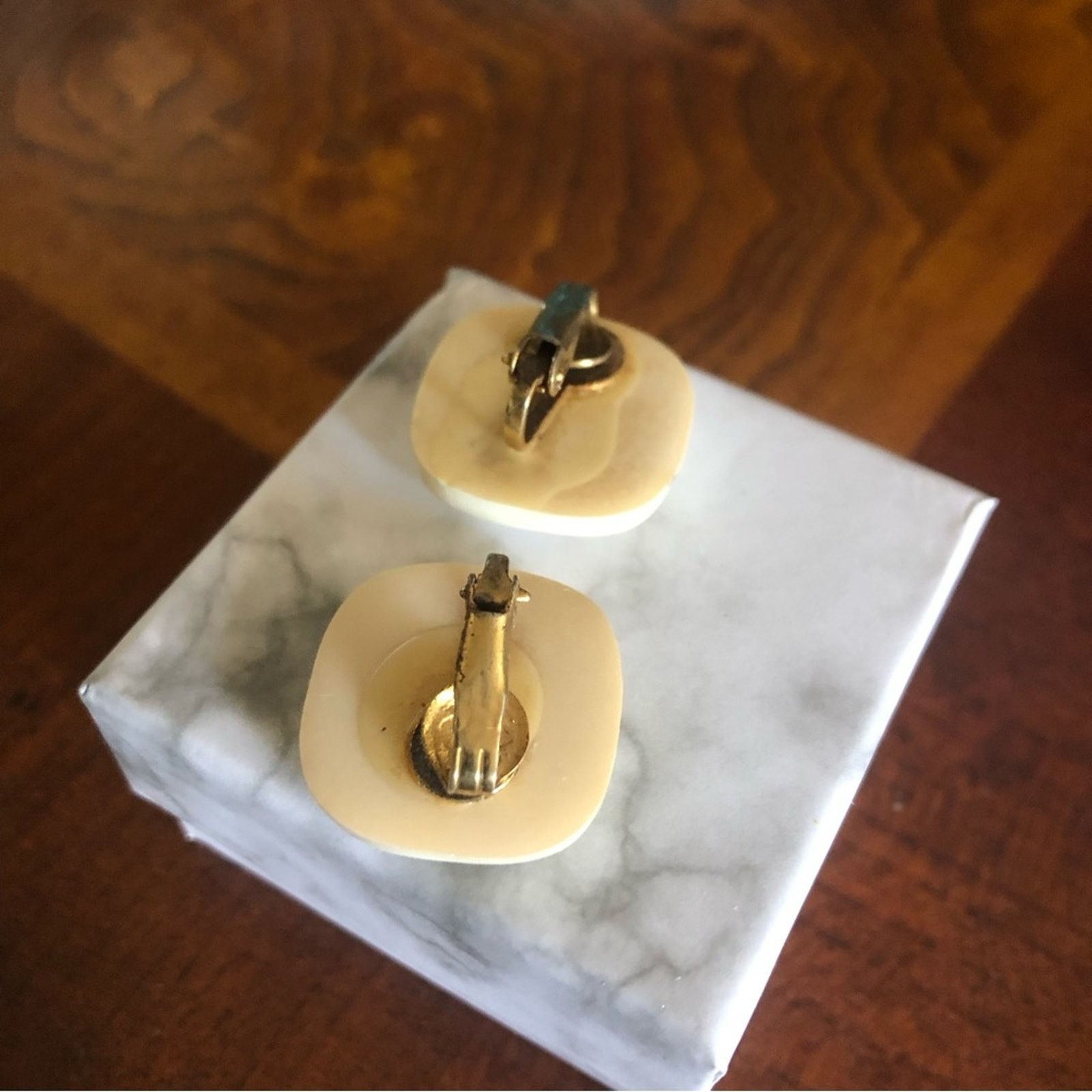 Vintage Vintage 80s cream tone resin clip on earrings Size ONE SIZE - 5 Thumbnail