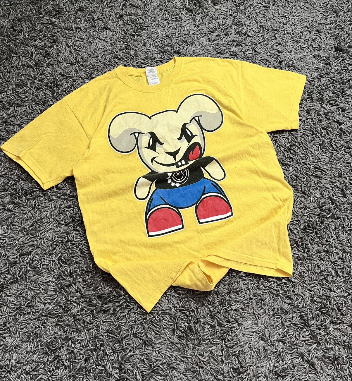 Band Tees Blink-182 Pop Punk Band Tee Yellow Bunny Logo Size L Size US L / EU 52-54 / 3 - 1 Thumbnail