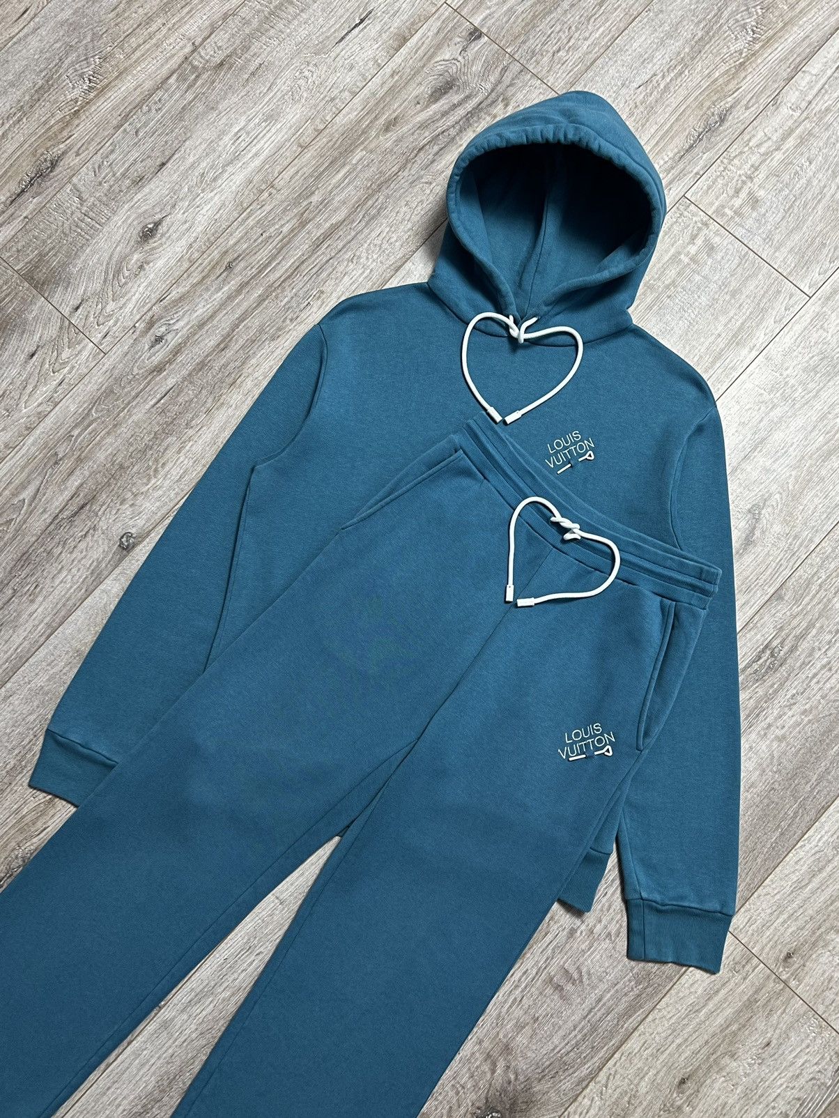 Louis Vuitton LOUIS VUITTON Sweatsuit LV Signature Logo Hoodie/Pants Set Size US S / EU 44-46 / 1 - 3 Thumbnail